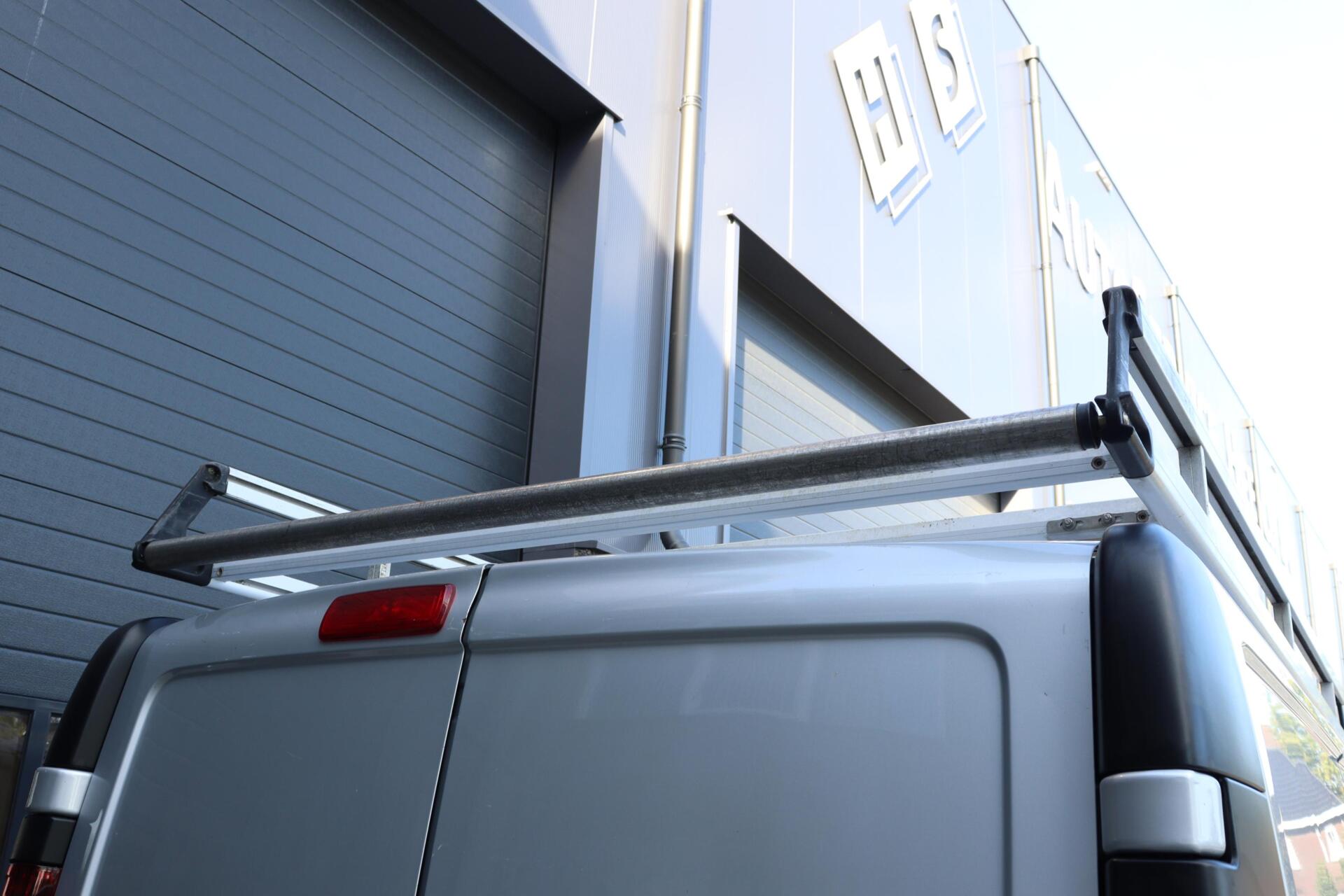 Foto van Opel Vivaro-b