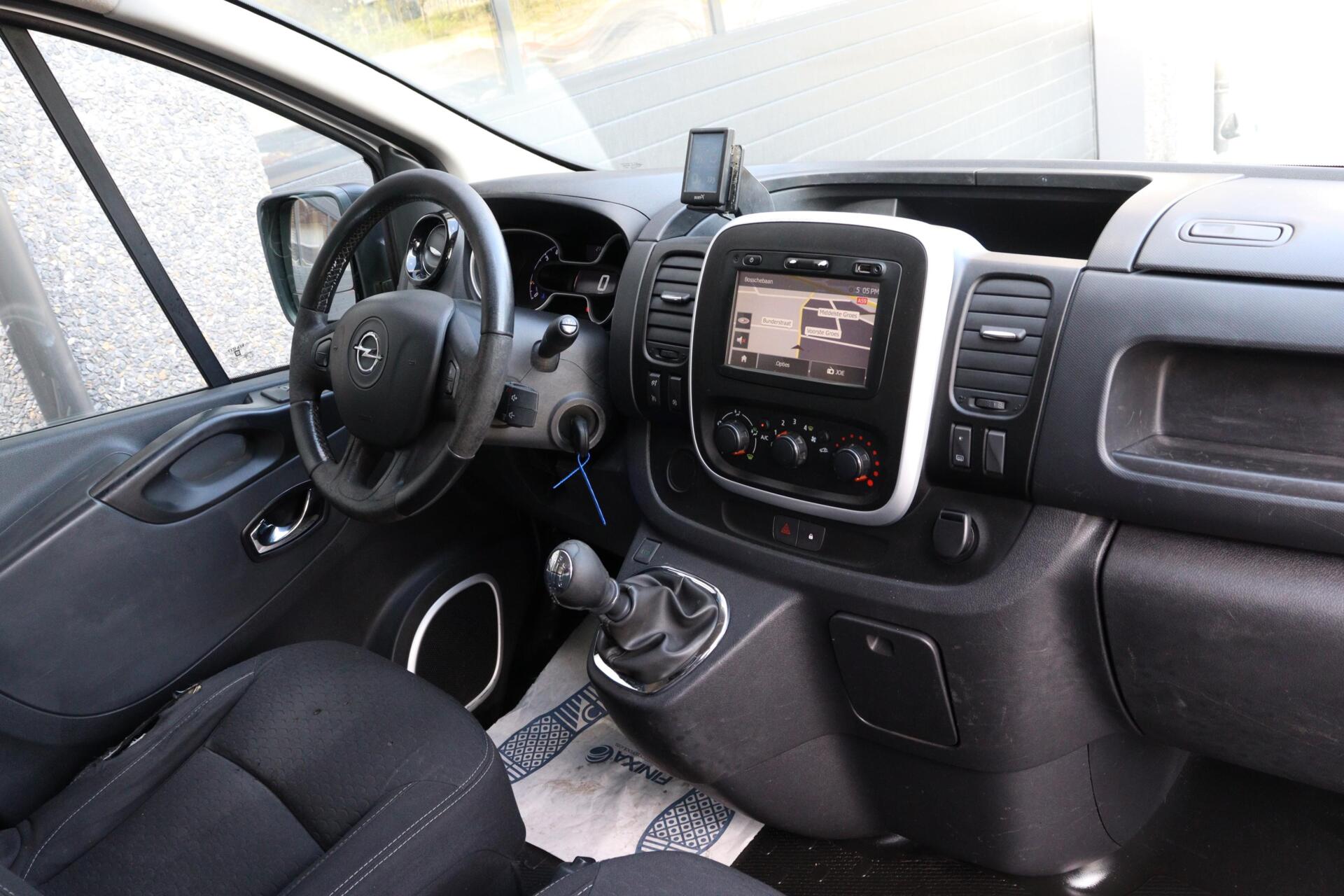 Foto van Opel Vivaro-b