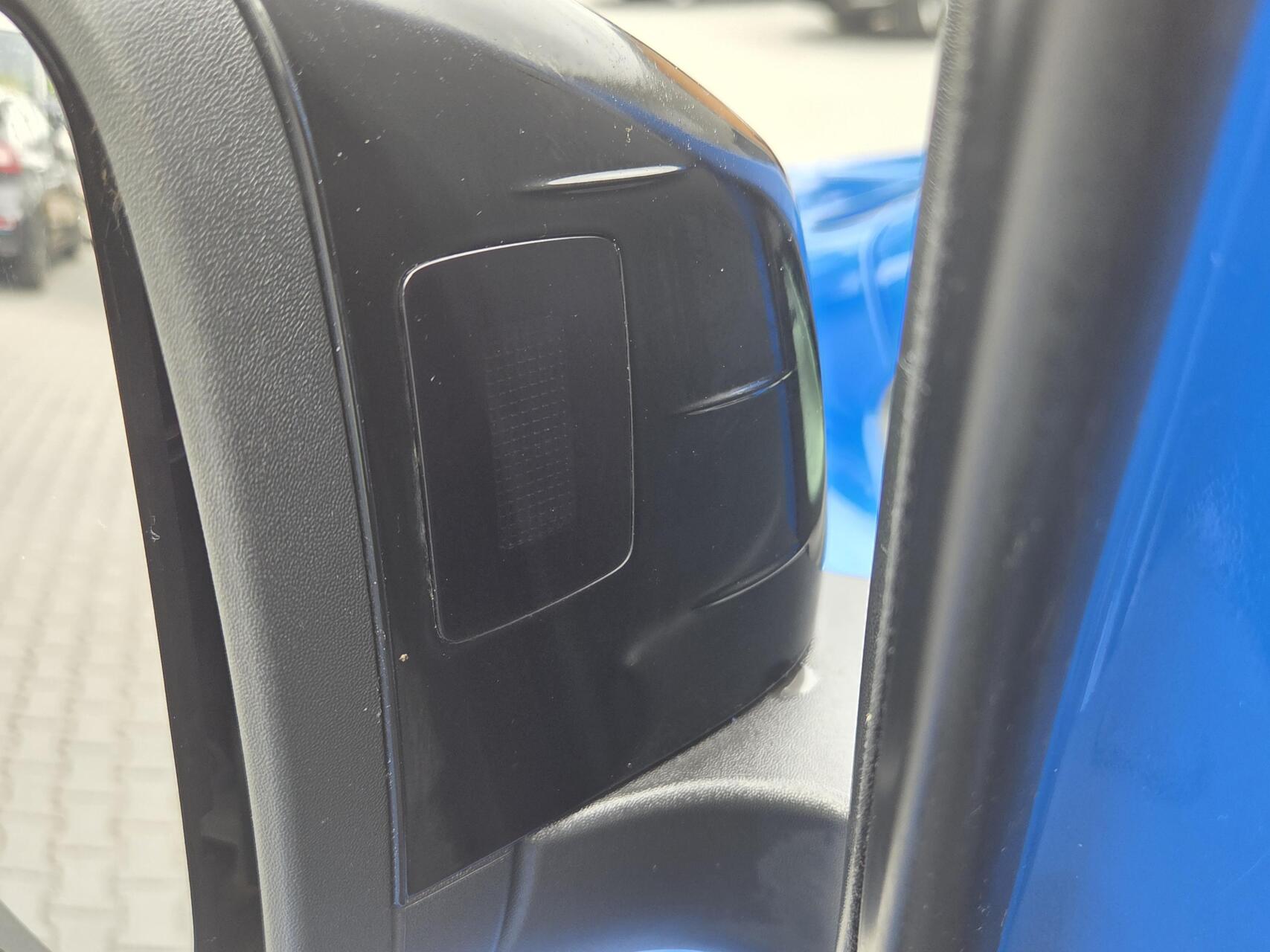 Foto van Volkswagen Caddy Modified Partition Wall