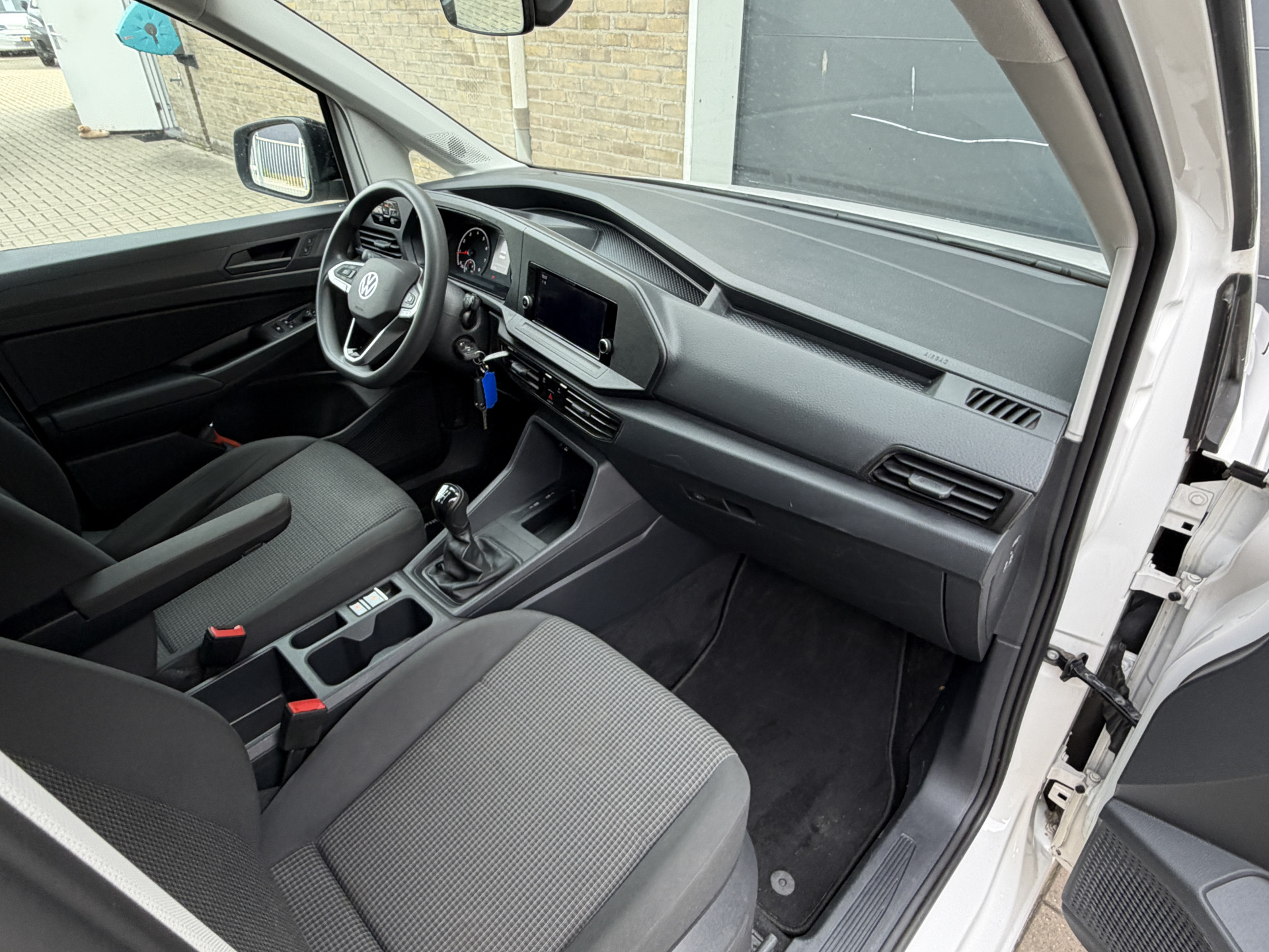 Foto van Volkswagen Caddy Modified Partition Wall