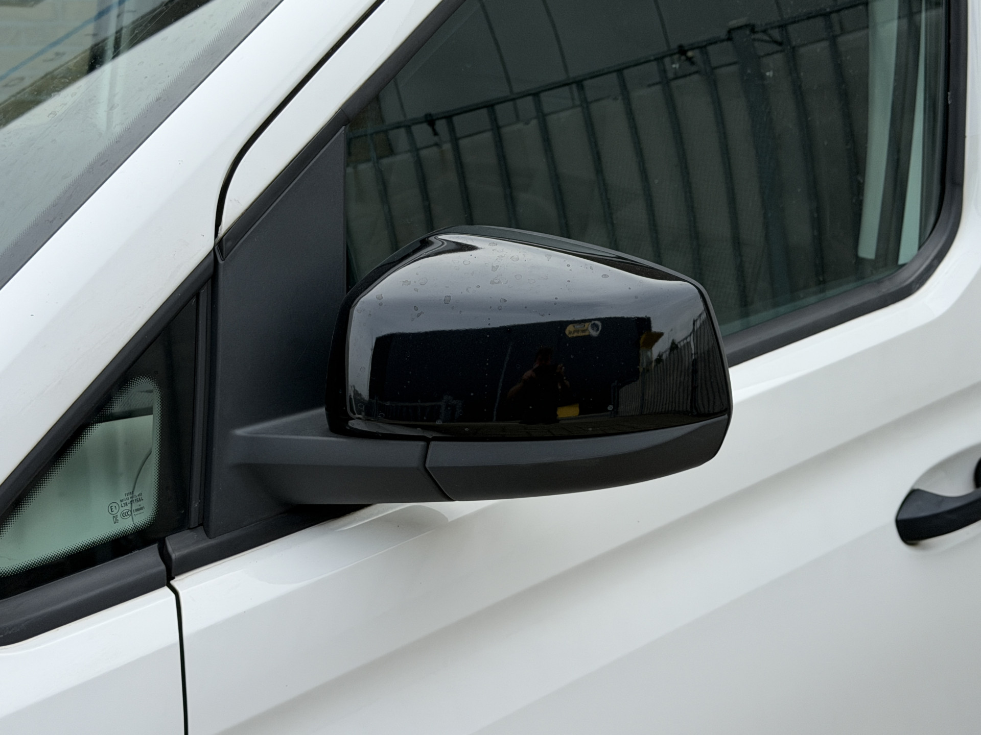 Foto van Volkswagen Caddy Modified Partition Wall