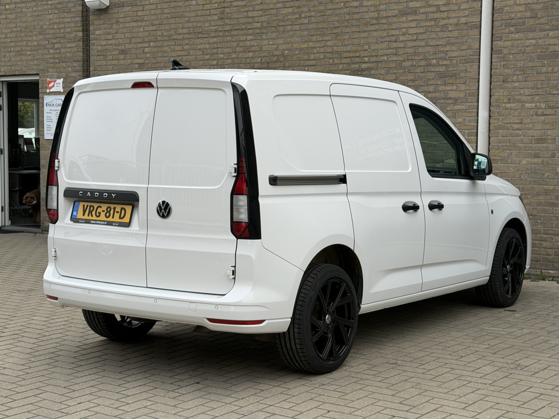 Foto van Volkswagen Caddy Modified Partition Wall