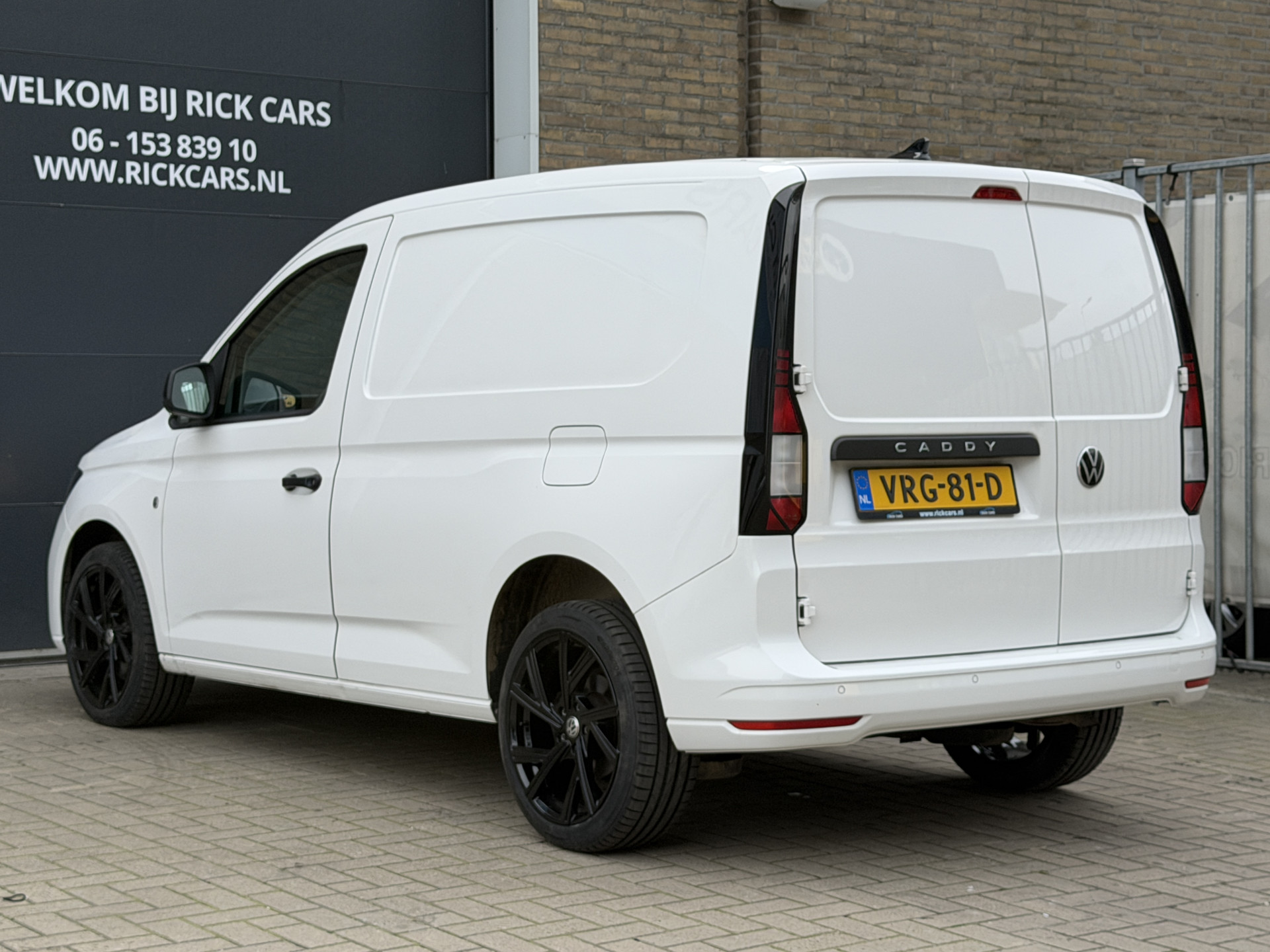 Foto van Volkswagen Caddy Modified Partition Wall