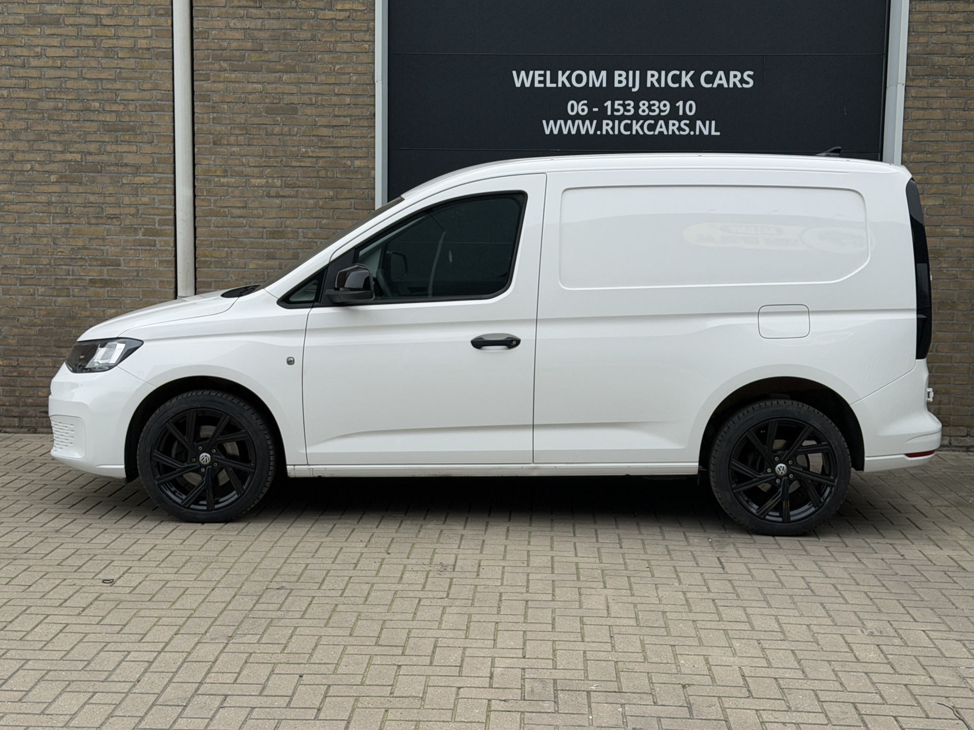 Foto van Volkswagen Caddy Modified Partition Wall