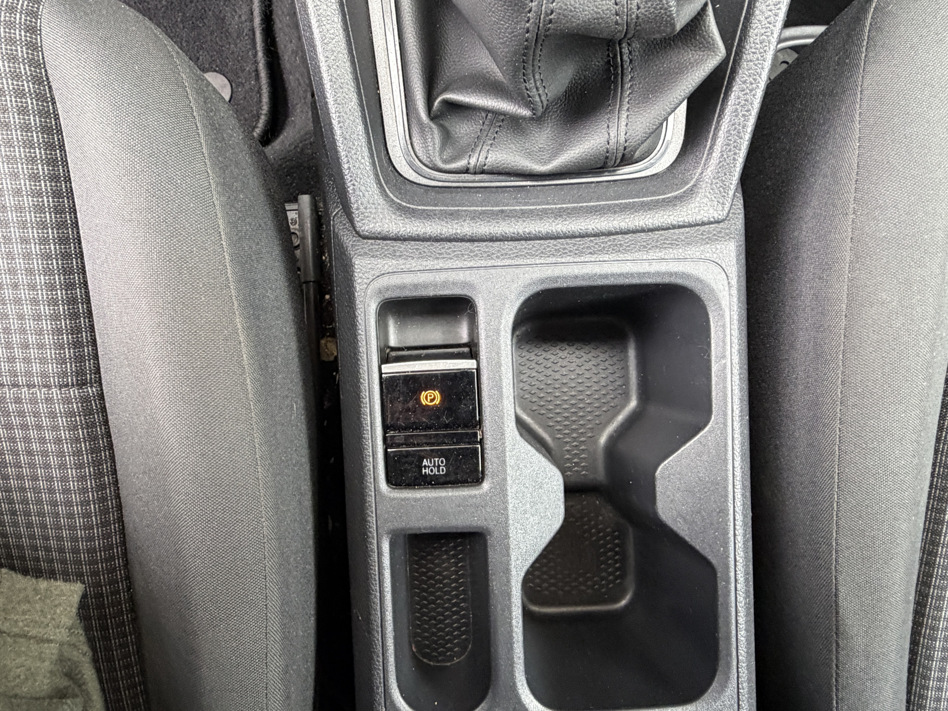 Foto van Volkswagen Caddy Modified Partition Wall