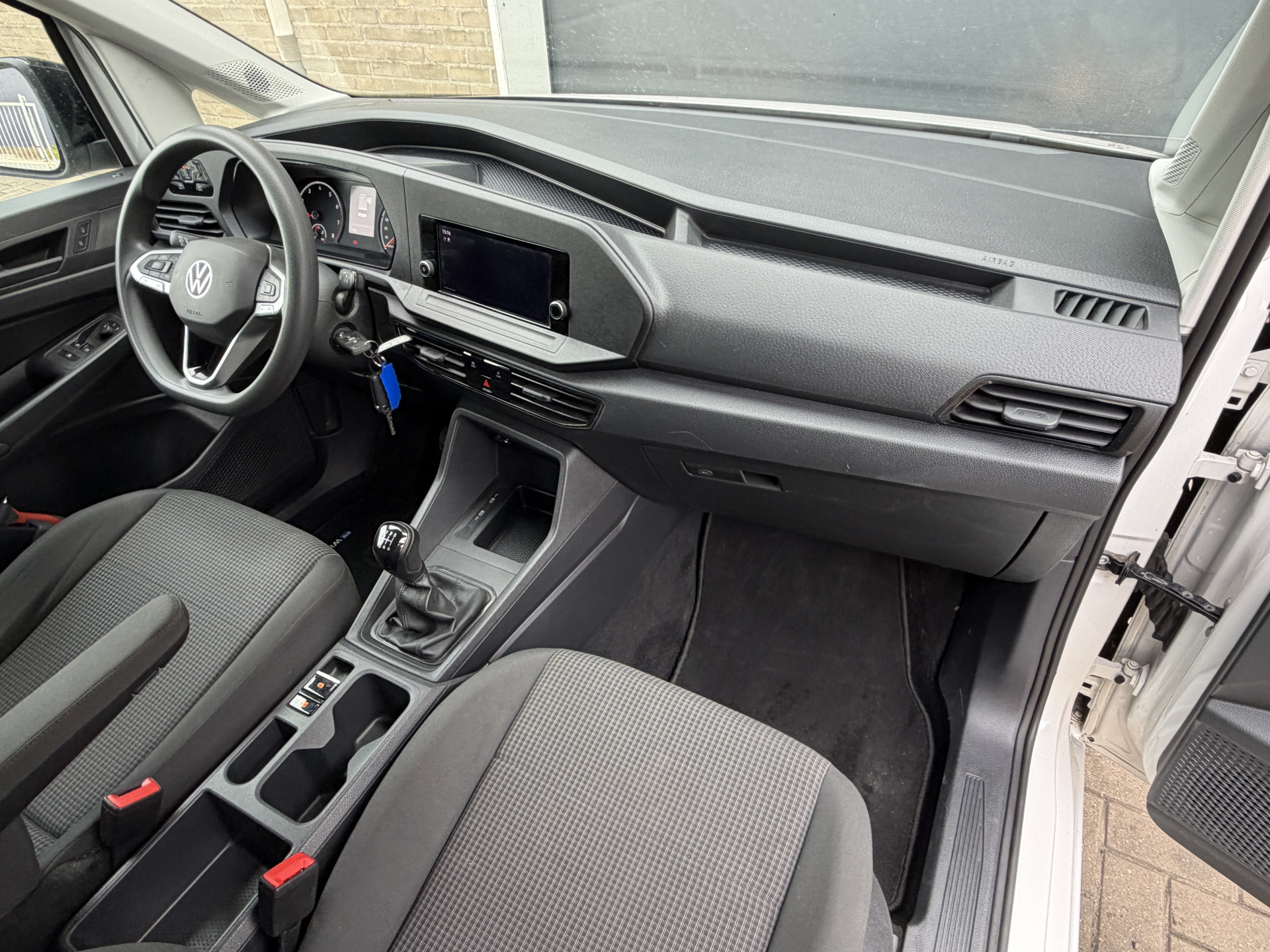 Foto van Volkswagen Caddy Modified Partition Wall