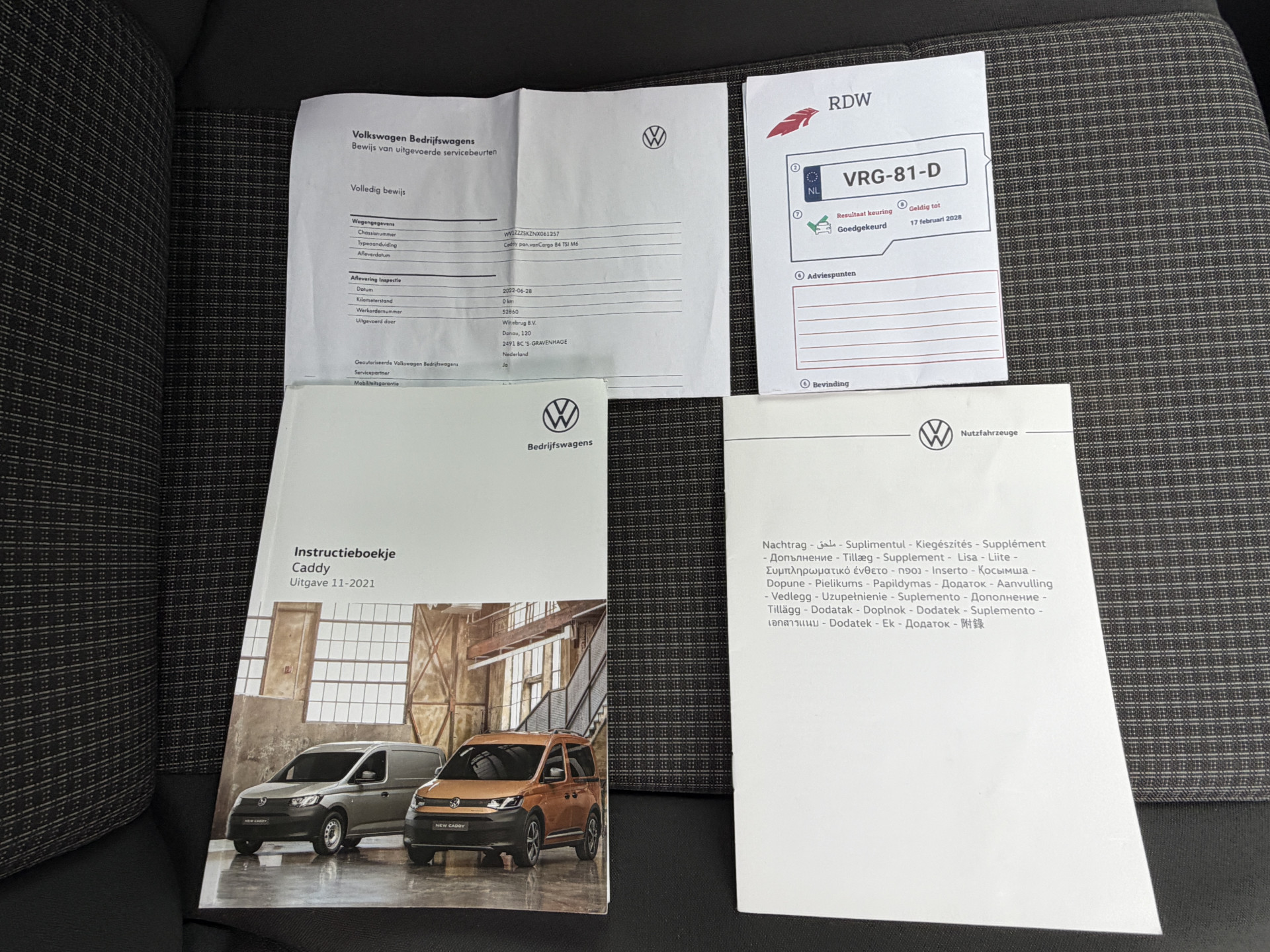 Foto van Volkswagen Caddy Modified Partition Wall