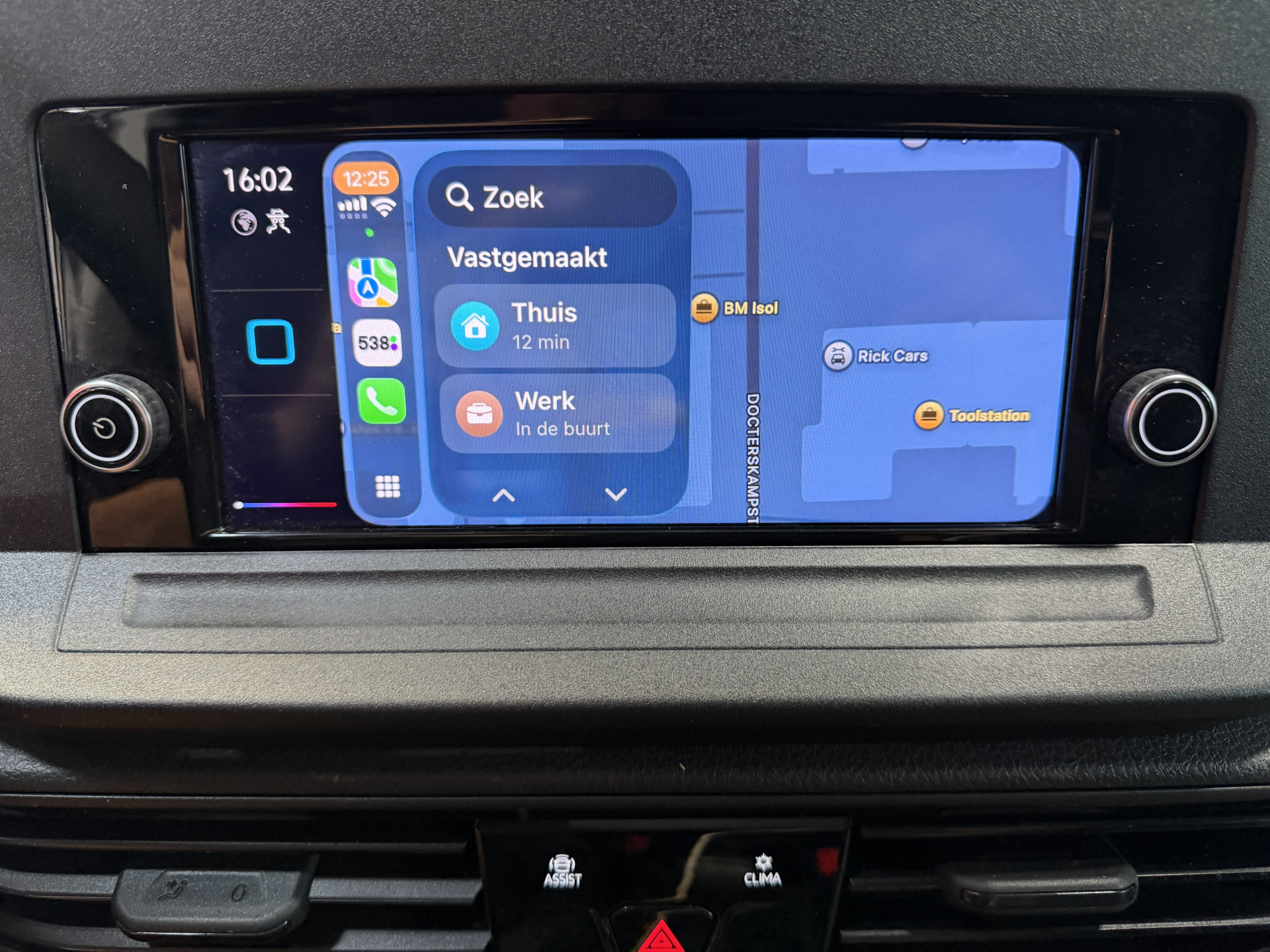 Foto van Volkswagen Caddy Modified Partition Wall