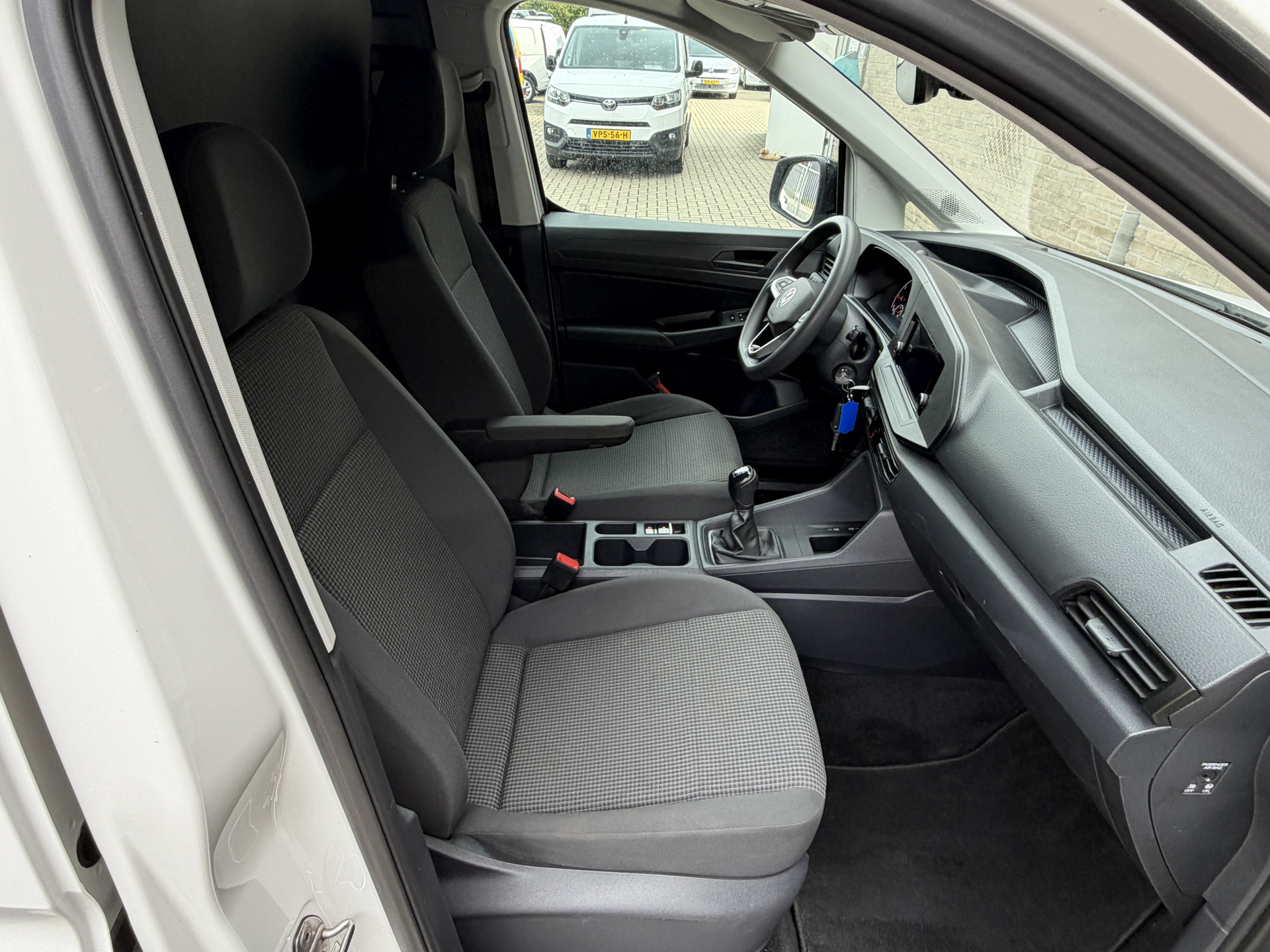 Foto van Volkswagen Caddy Modified Partition Wall