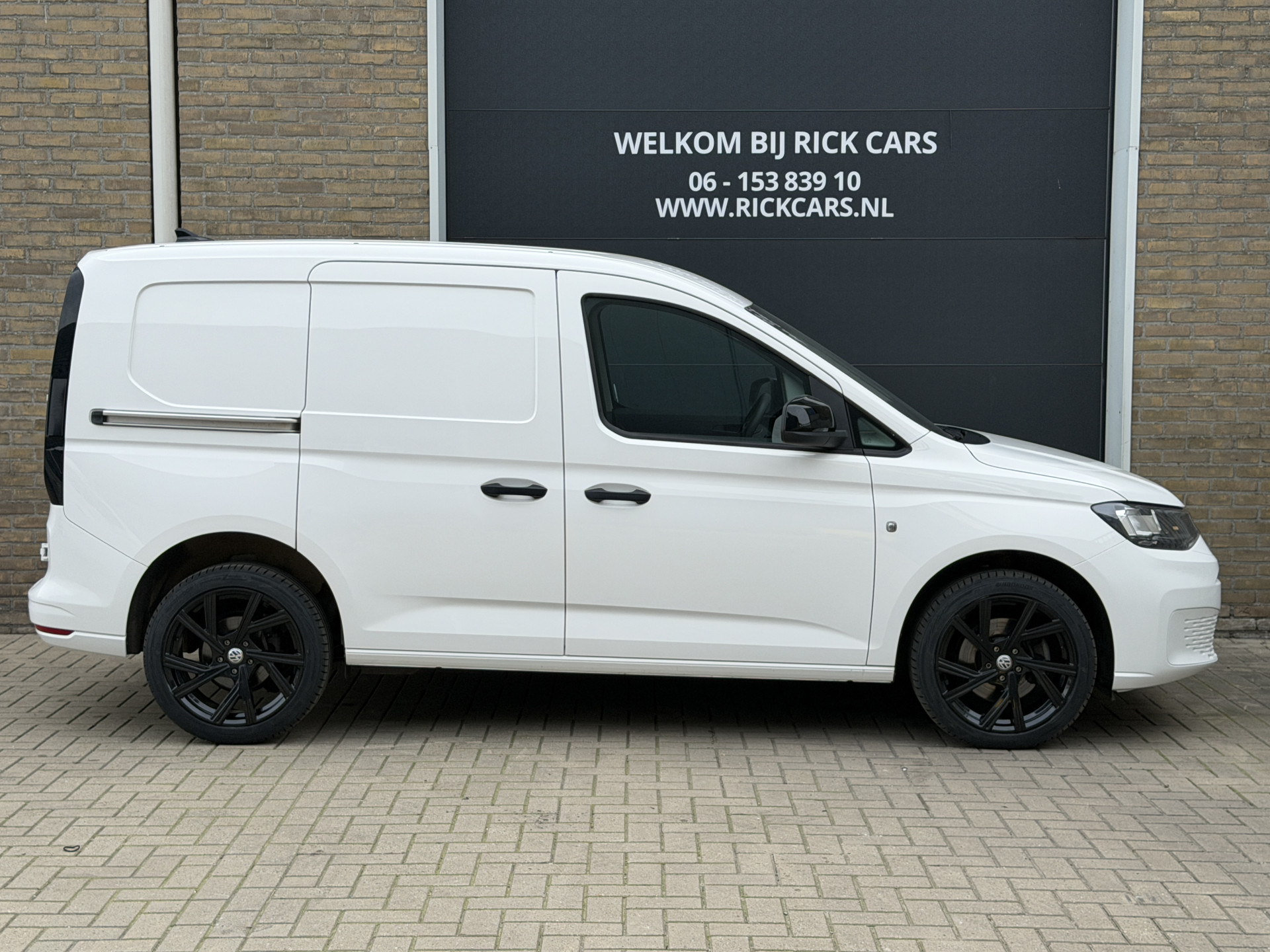 Foto van Volkswagen Caddy Modified Partition Wall