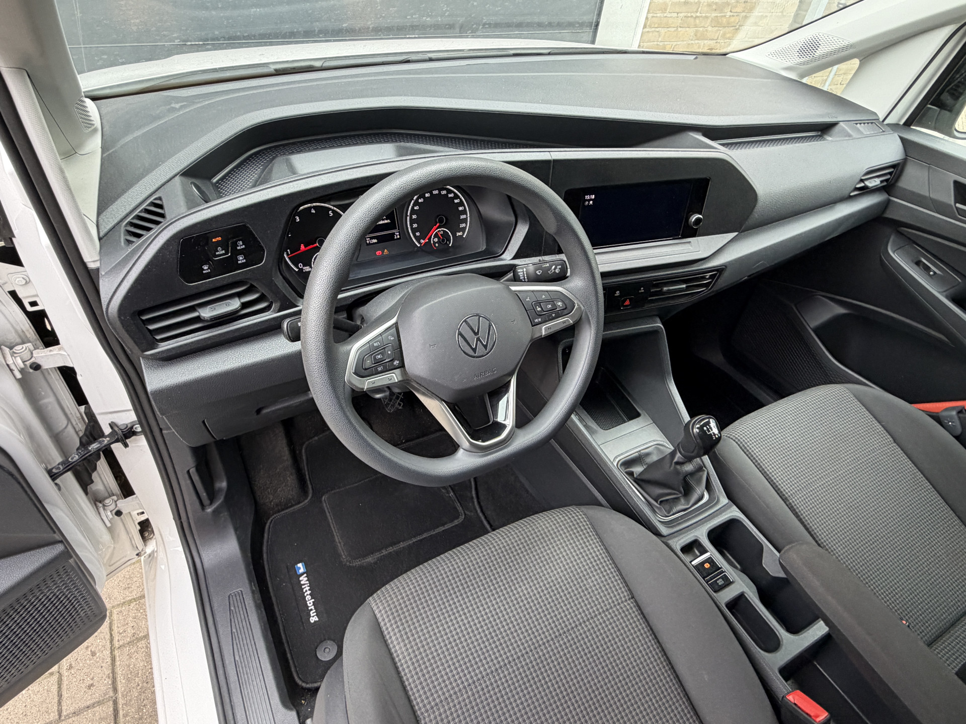 Foto van Volkswagen Caddy Modified Partition Wall