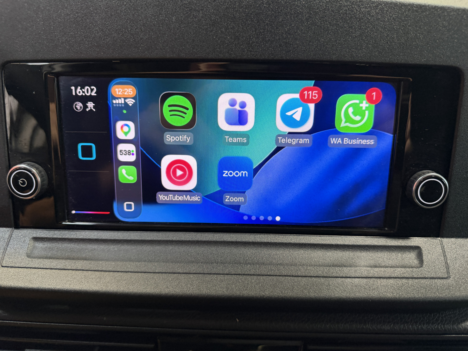 Foto van Volkswagen Caddy Modified Partition Wall