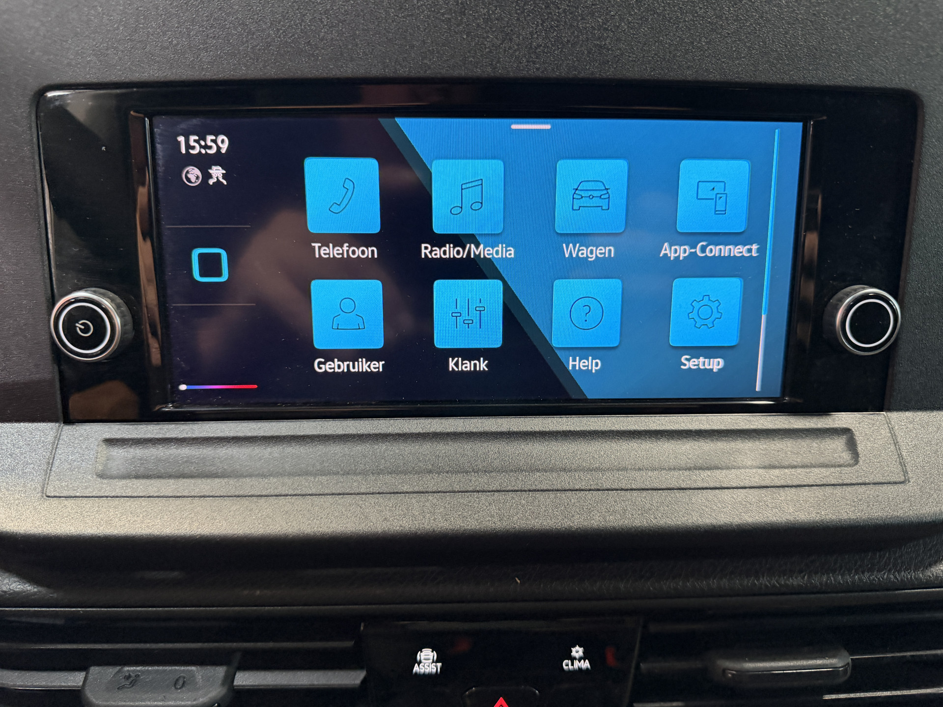 Foto van Volkswagen Caddy Modified Partition Wall