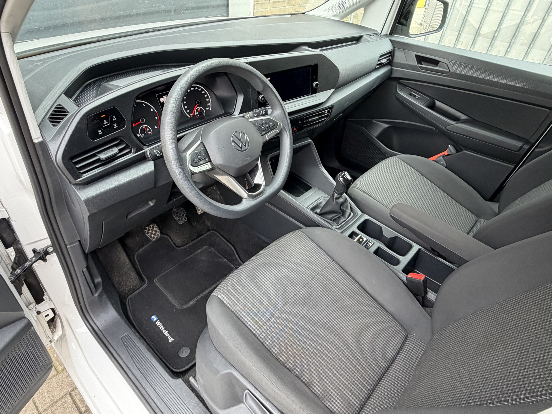 Foto van Volkswagen Caddy Modified Partition Wall