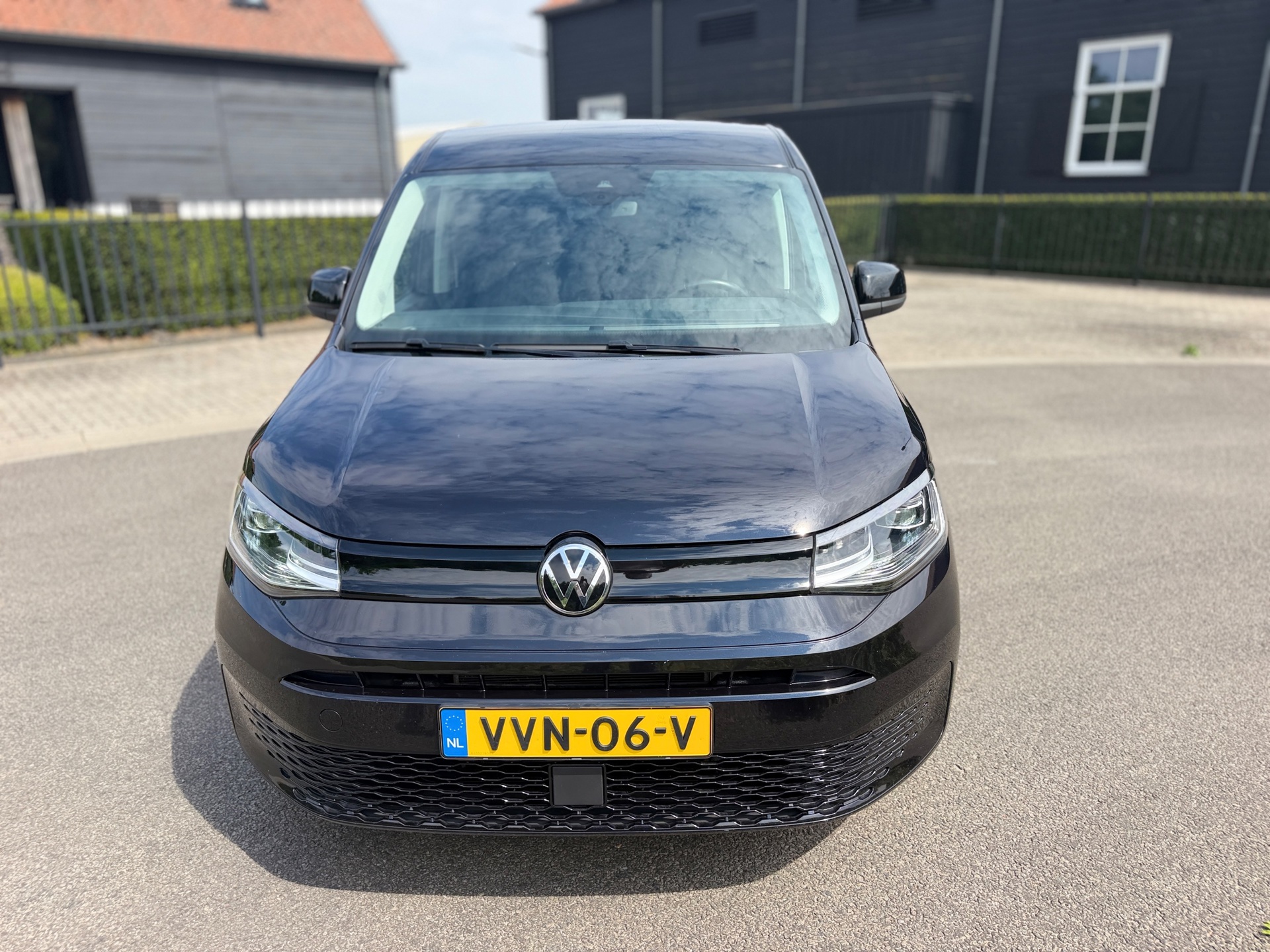 Foto van Volkswagen Caddy Modified Partition Wall