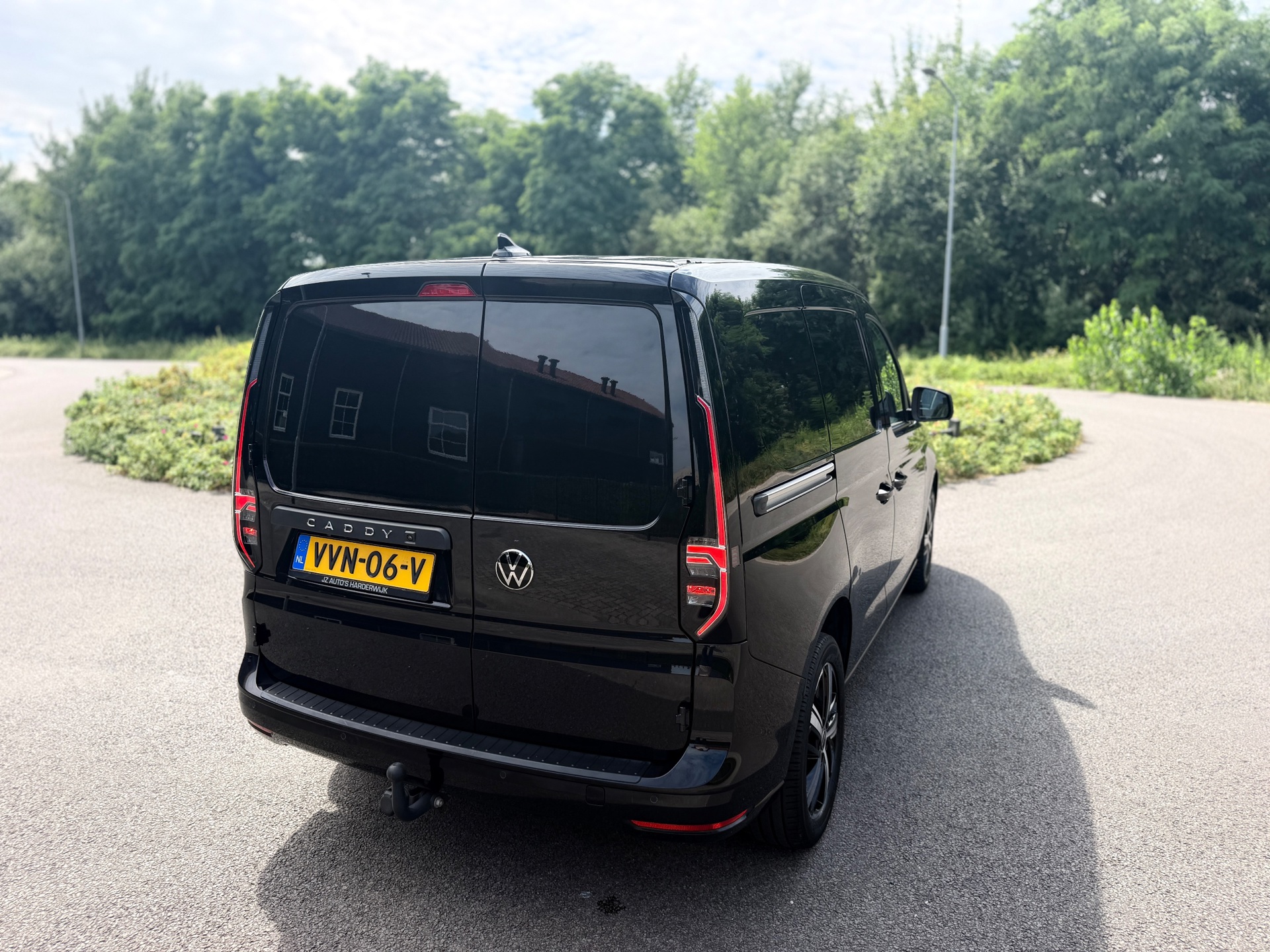 Foto van Volkswagen Caddy Modified Partition Wall