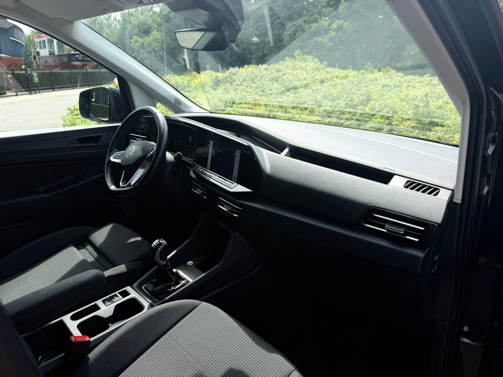 Foto van Volkswagen Caddy Modified Partition Wall