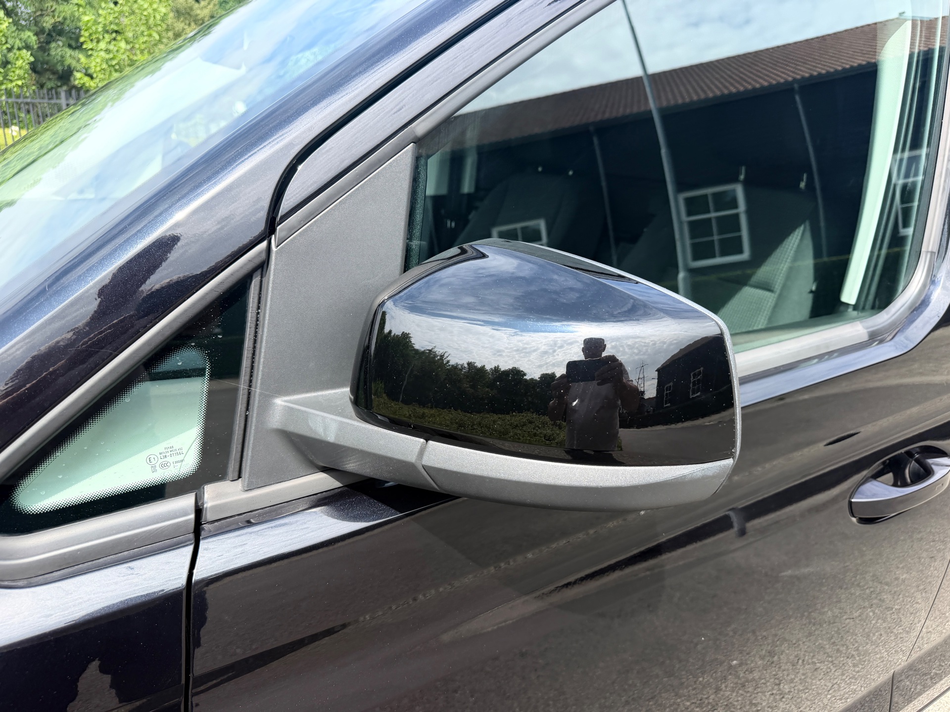 Foto van Volkswagen Caddy Modified Partition Wall
