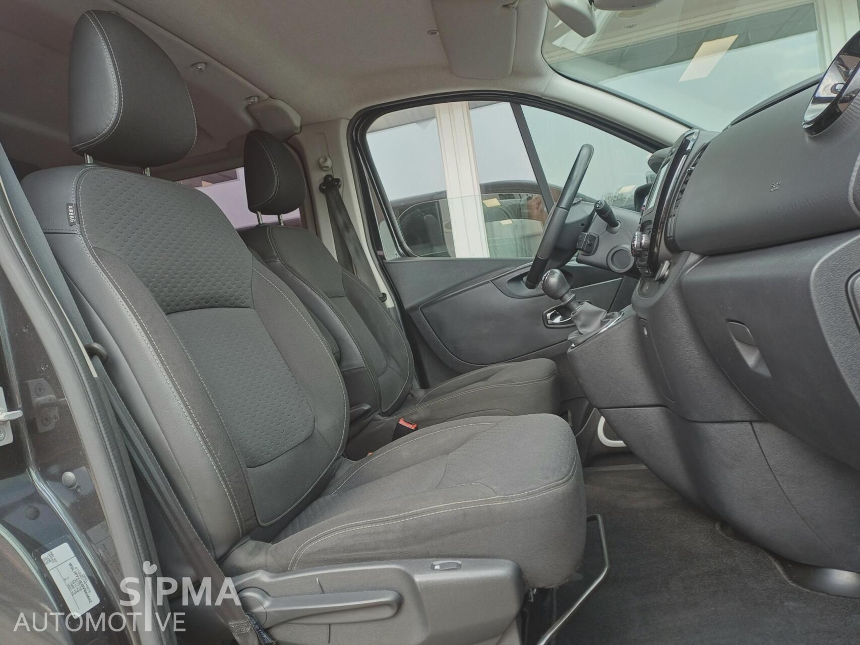Foto van Opel Vivaro-b