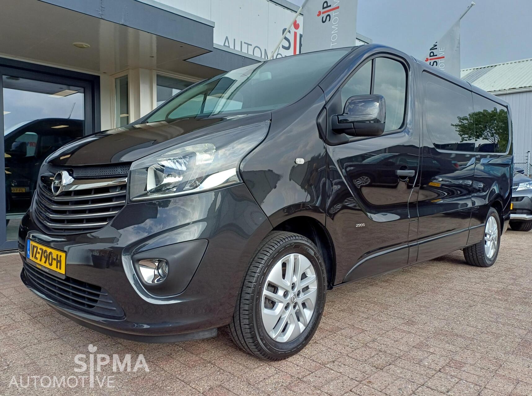Foto van Opel Vivaro-b