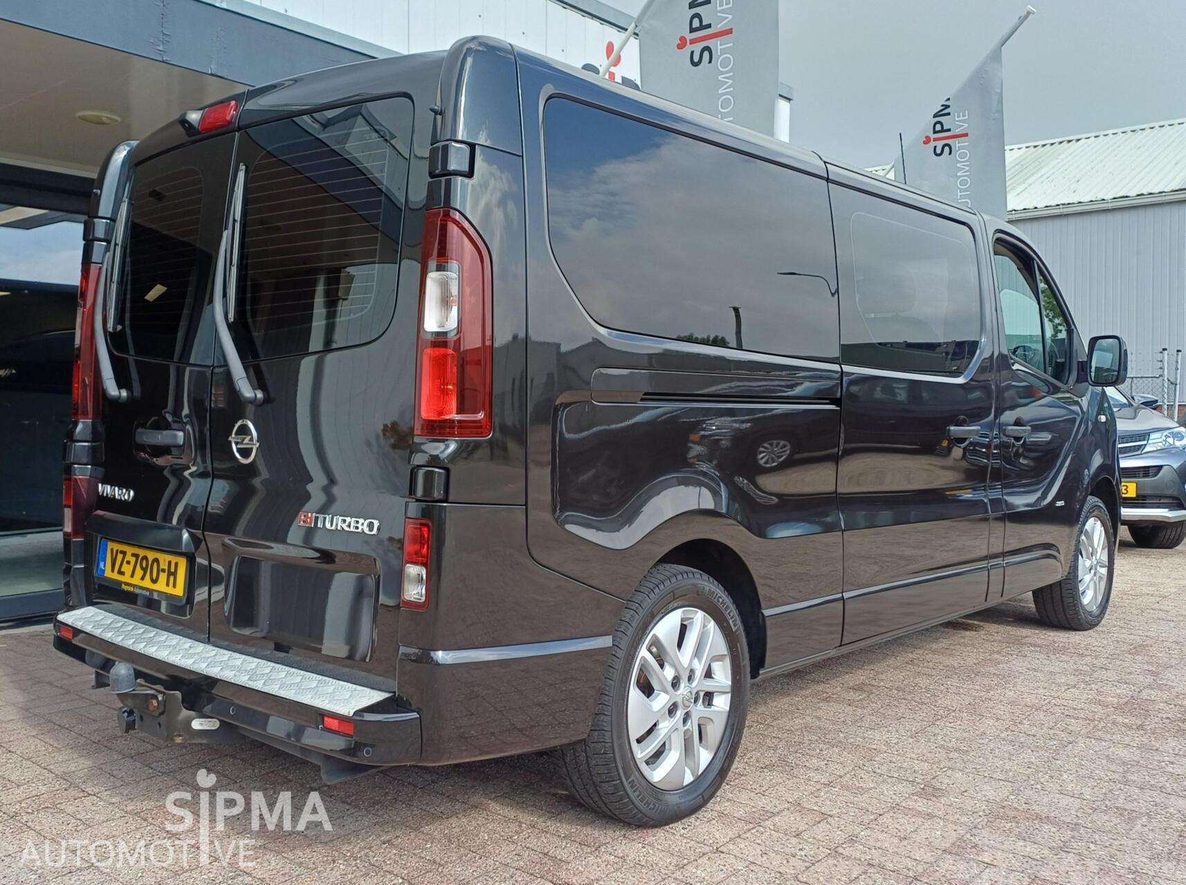 Foto van Opel Vivaro-b