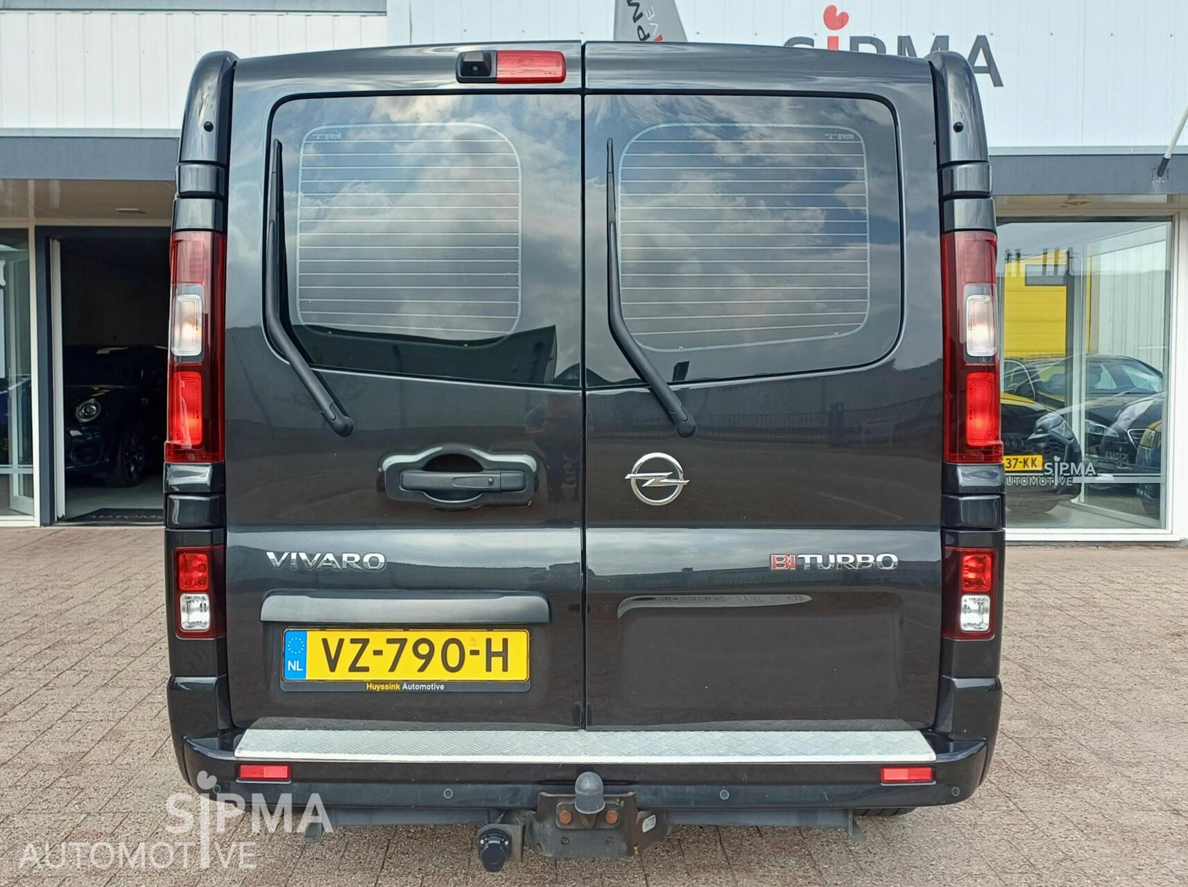 Foto van Opel Vivaro-b