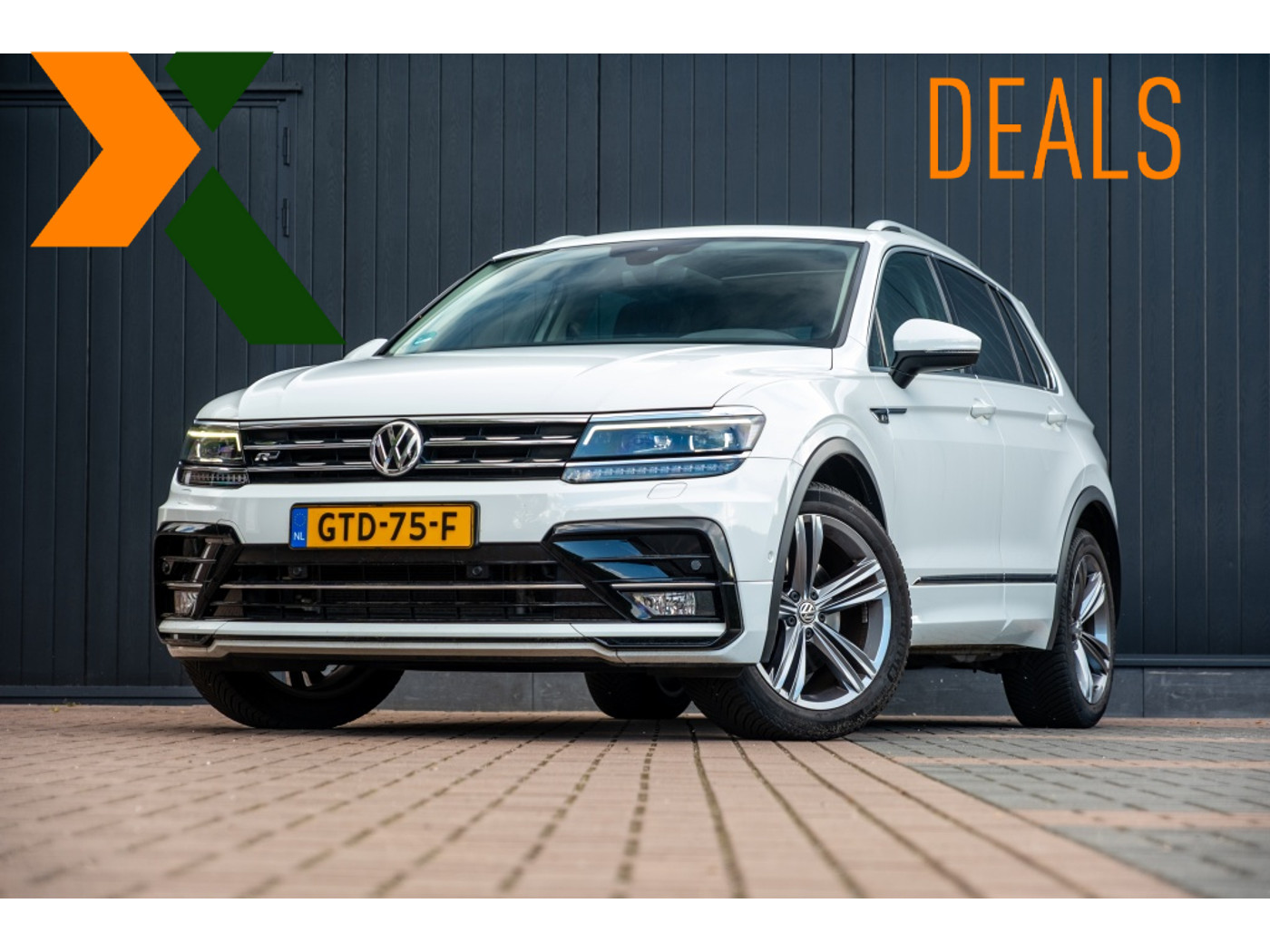 Volkswagen Tiguan 2.0 TSI 4M. Highline Business R-Line | Pano | Trekhaak | Velours | Adaptieve Cruise 2018 - voorkant