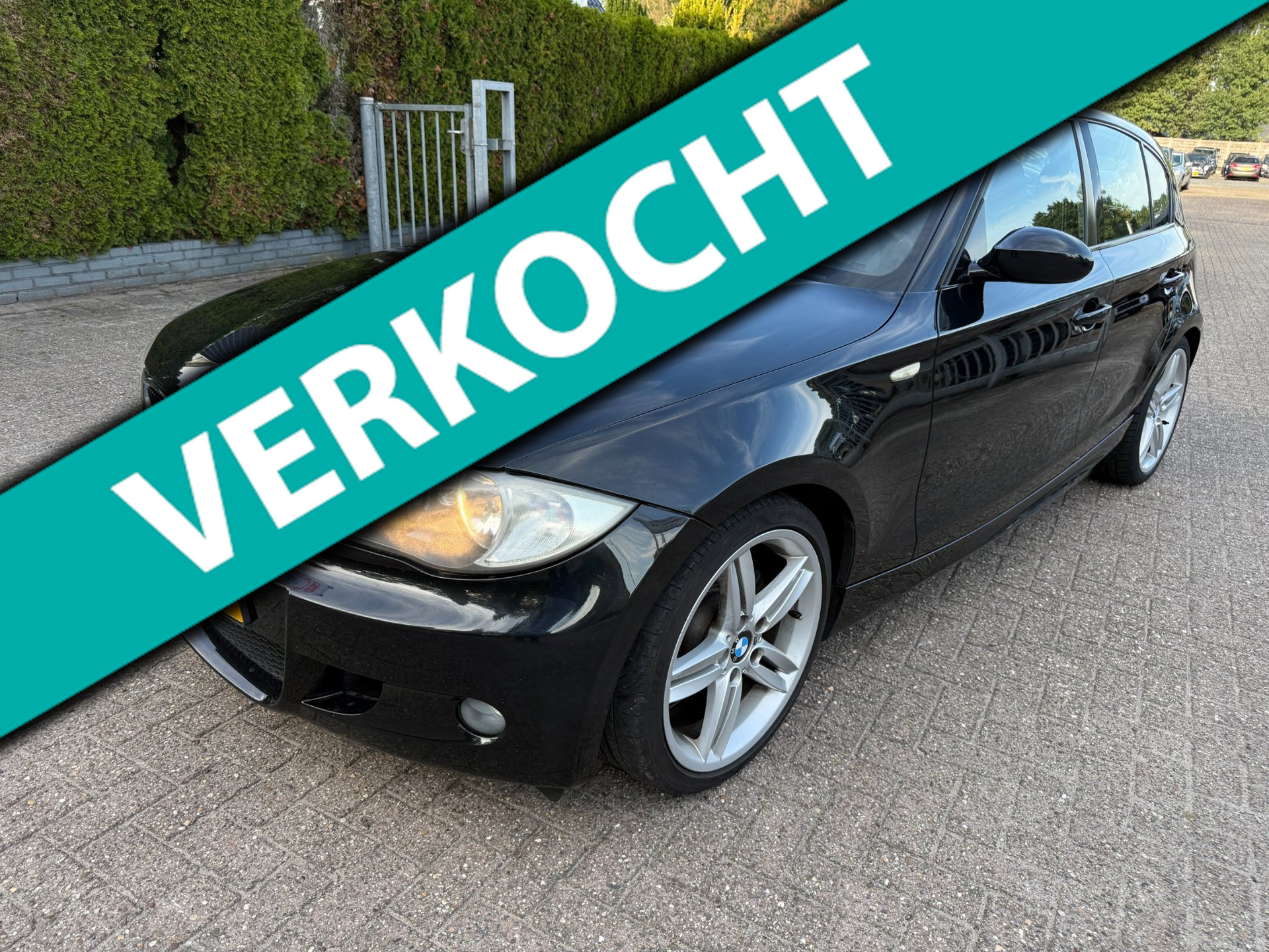 BMW 1er Reihe 118i AUT 5-DRS M-SPORT ECC LEDER CRUISE CARPLAY 2008 - voorkant