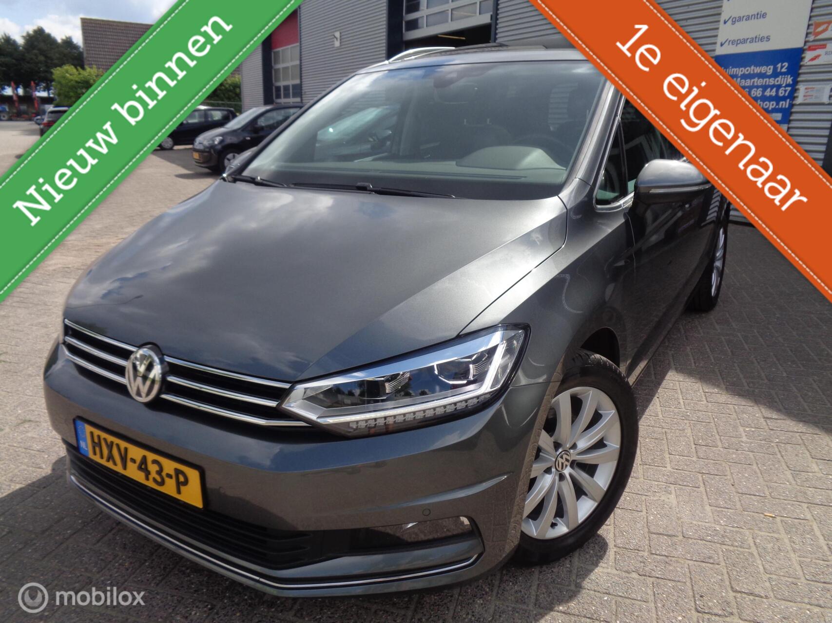 Volkswagen Touran 1.5 TSI Comfortline Business 7p/Airco/Pano/Stoelverw/Camera/Carplay/Navi/Trekhaak/Lm velgen/LED/1st eig 2020 - voorkant