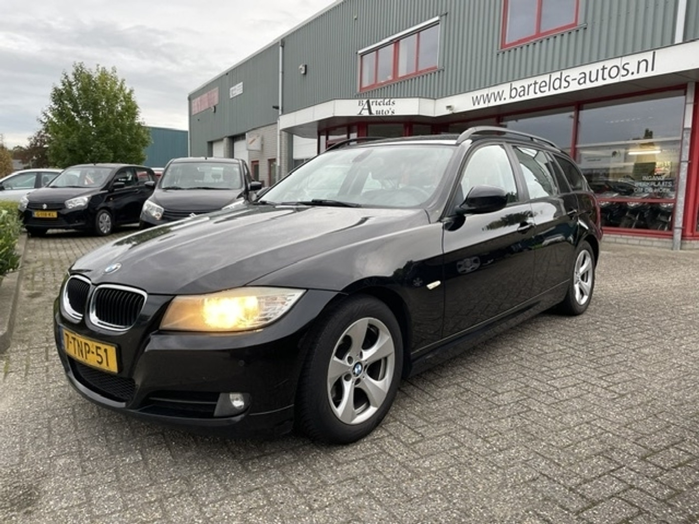 BMW 3er Reihe 318d Executive 2010 - voorkant
