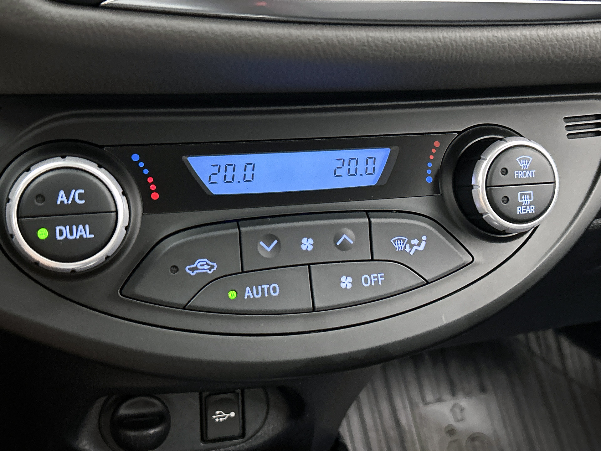 Foto van Toyota Toyota Yaris Hybrid
