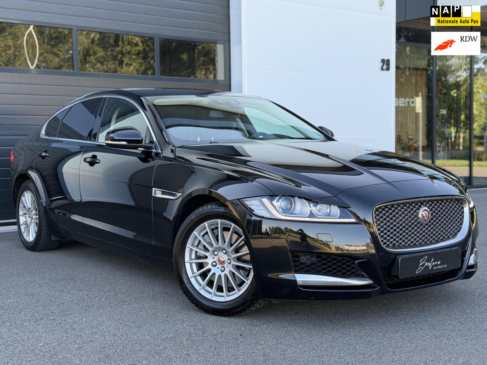 Jaguar XF 2.0 Portfolio 2017 - voorkant