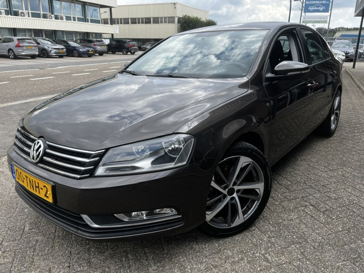 Volkswagen Passat 1.4 TSI Trendline BlueMotion 104113km 2012 - voorkant