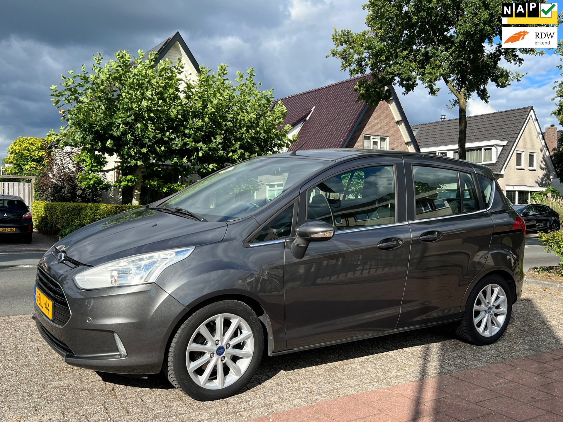 Ford B-max 1.6 TDCI Titanium 90.000 km NL-AUTO-NAP. 2015 - voorkant