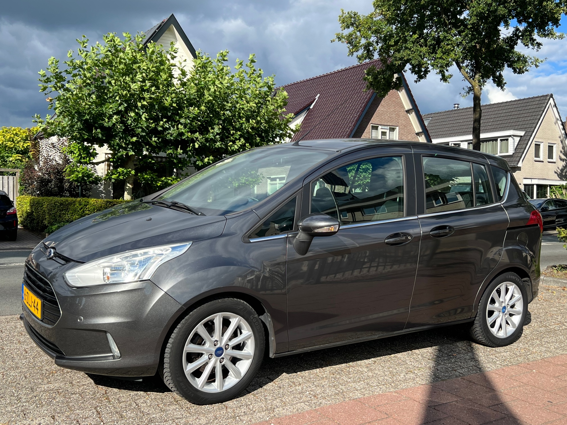 Foto van Ford B-max