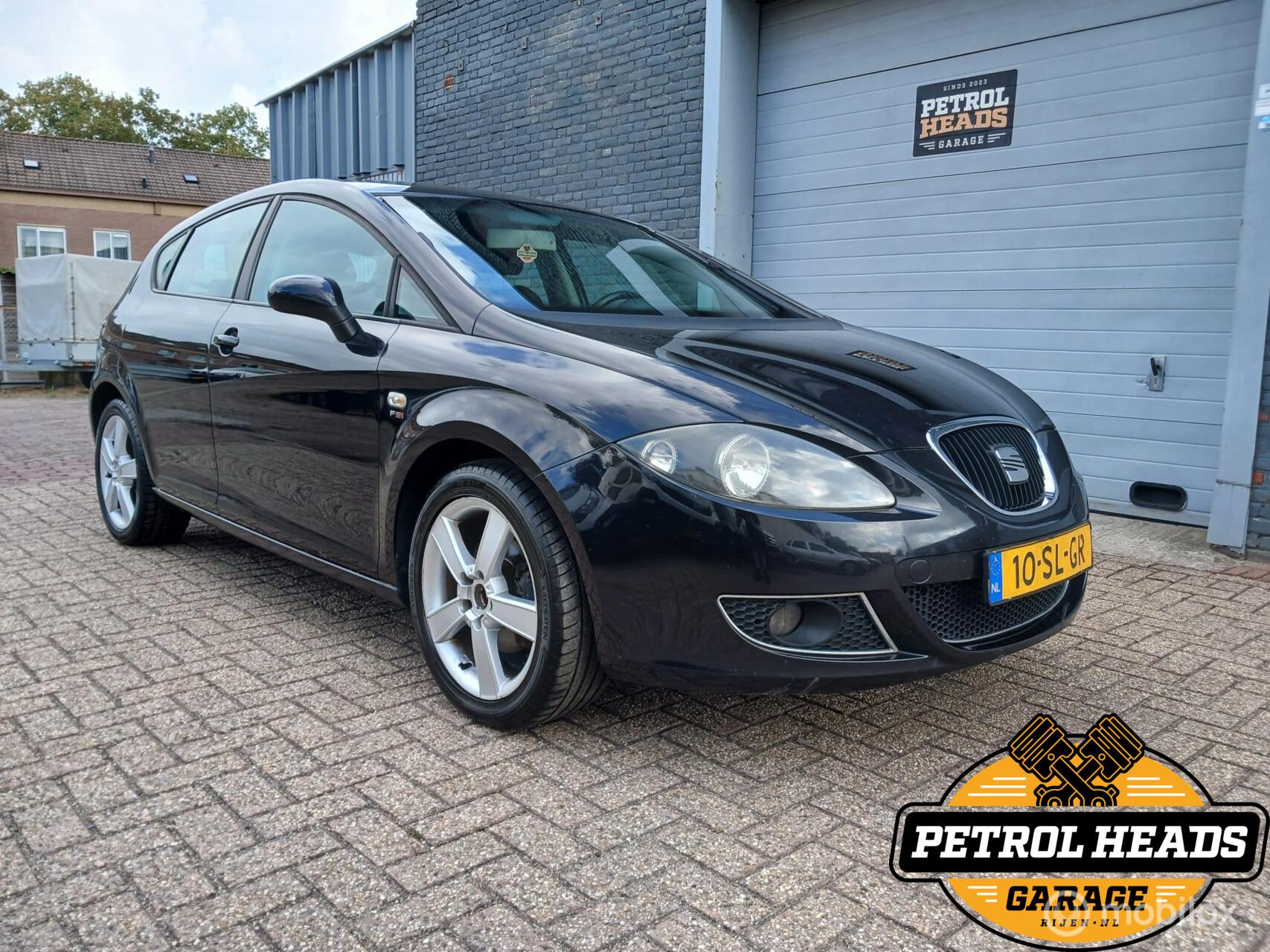 Seat Leon 2.0 Sport-up | APK 7-2027 | 17" LM Velgen | Clima & Cruise 2006 - voorkant