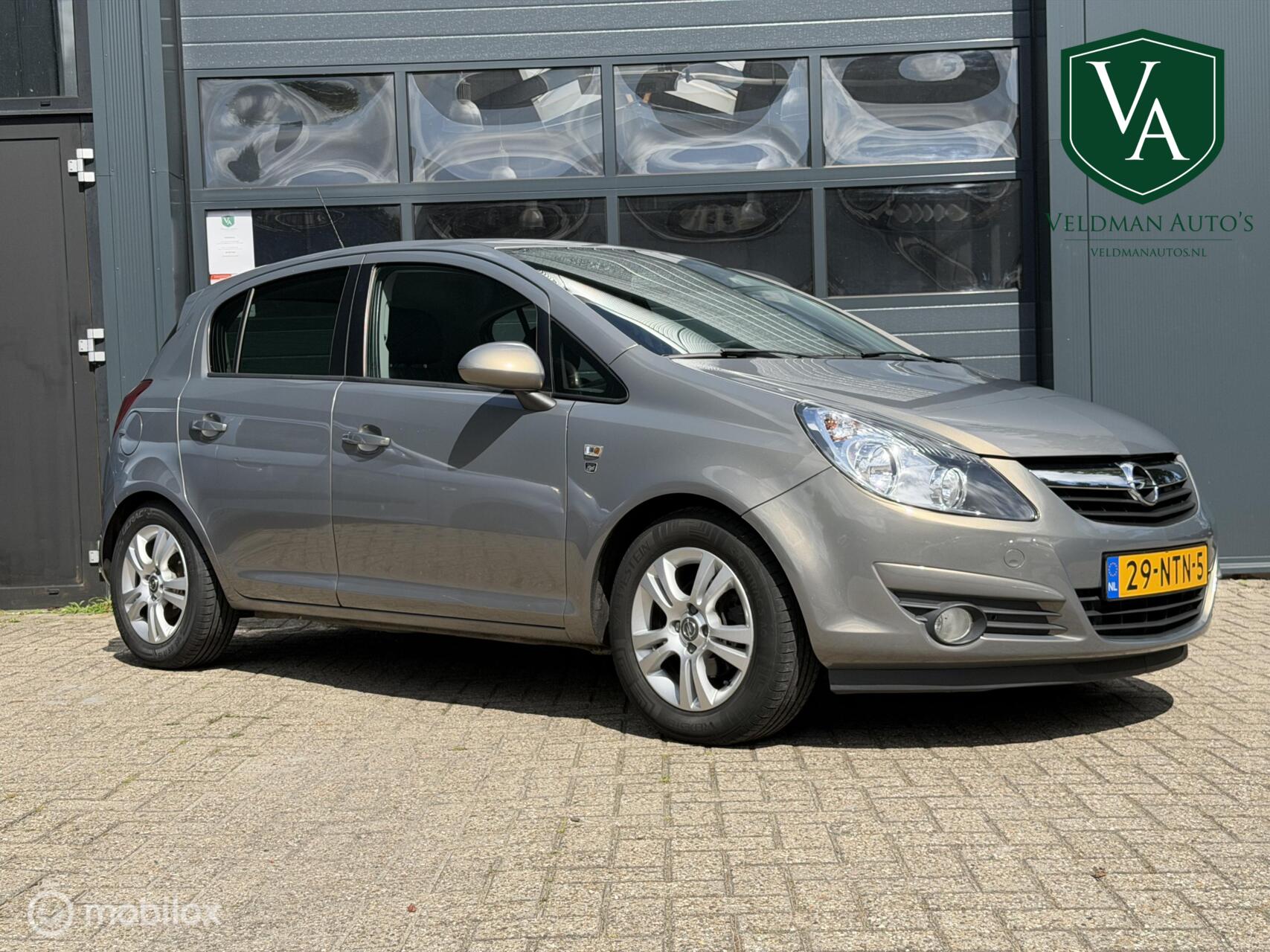Opel Corsa 1.3 CDTi EcoFlex S/S Cosmo 2010 - voorkant