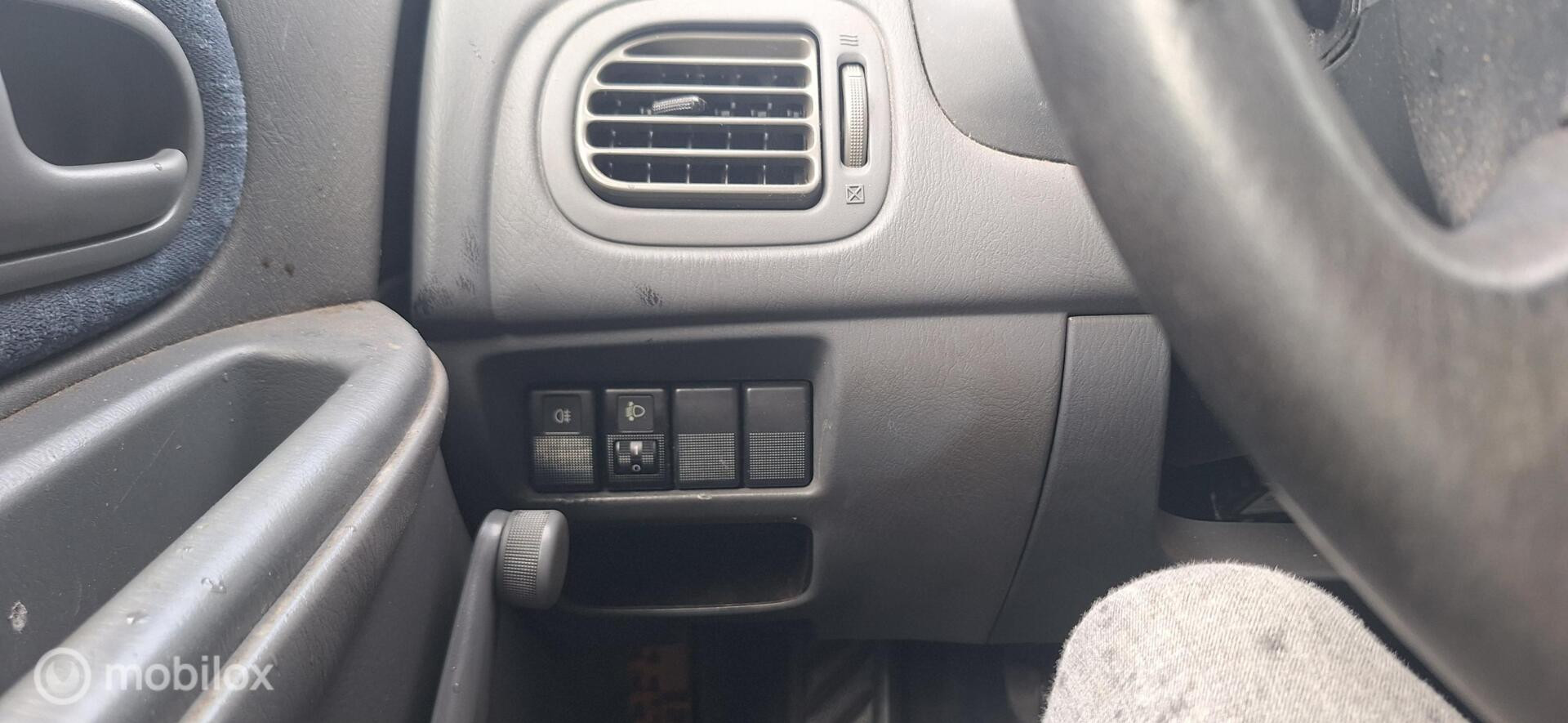 Foto van Mazda Mazda 323