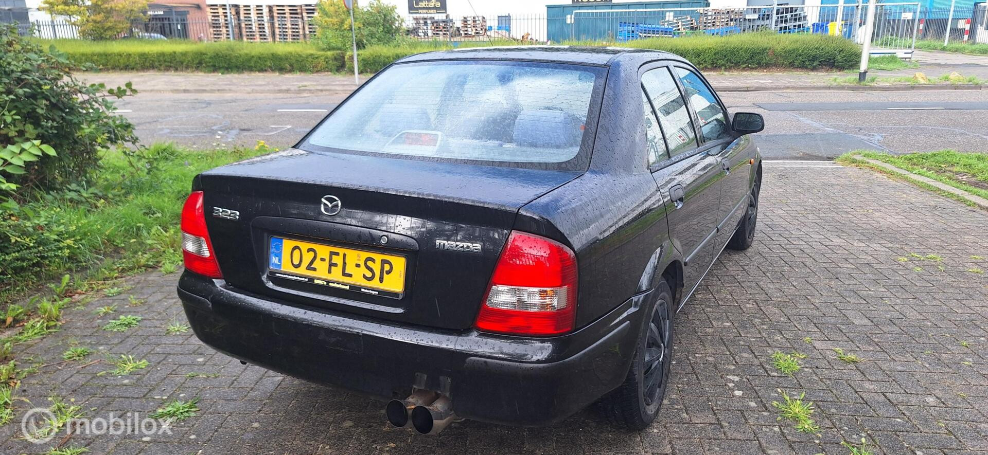 Foto van Mazda Mazda 323