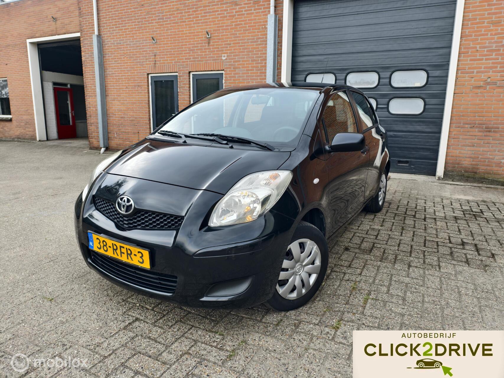 Toyota Toyota Yaris 1.0 VVTi Cool 2011 - voorkant