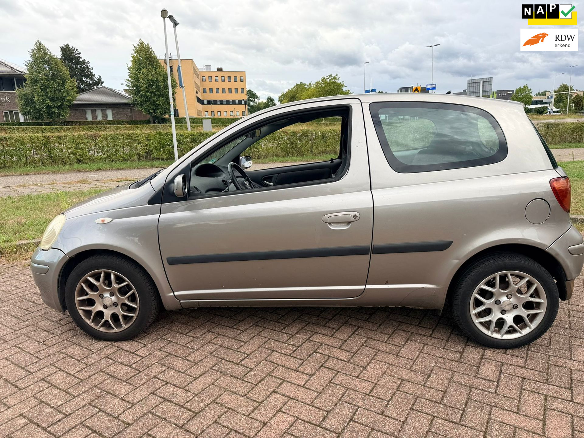 Toyota Yaris 1.3 VVT-i Sol-airco-trekhaak- apk 2004 - voorkant