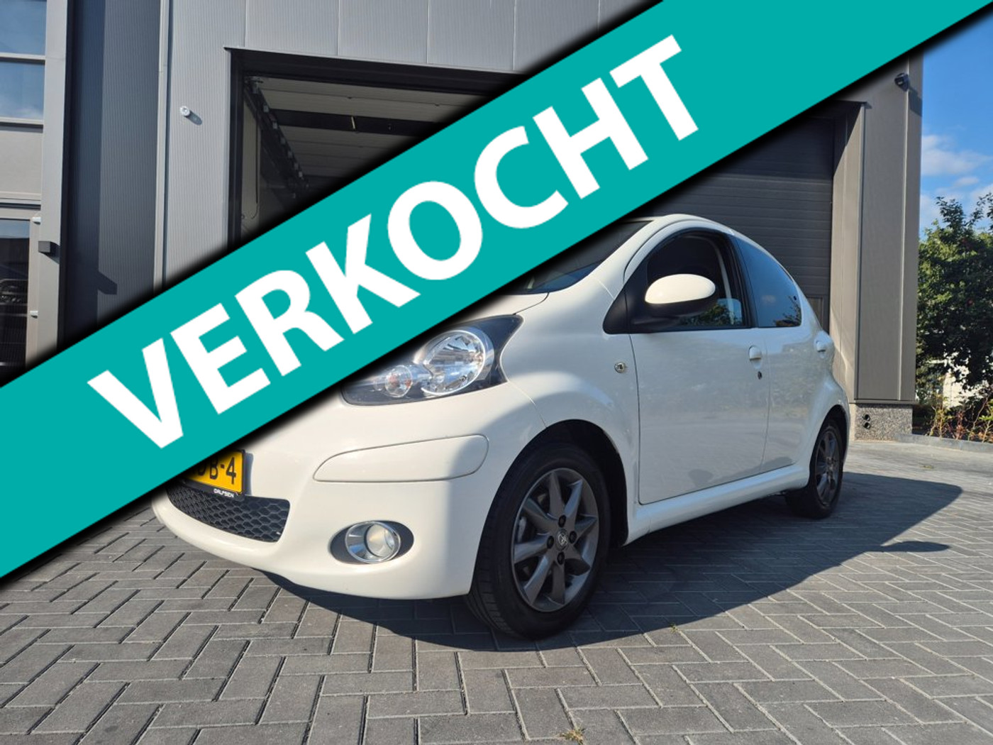 Toyota Toyota Aygo 1.0-12V Dynamic Navigator Airco 5drs 2011 - voorkant