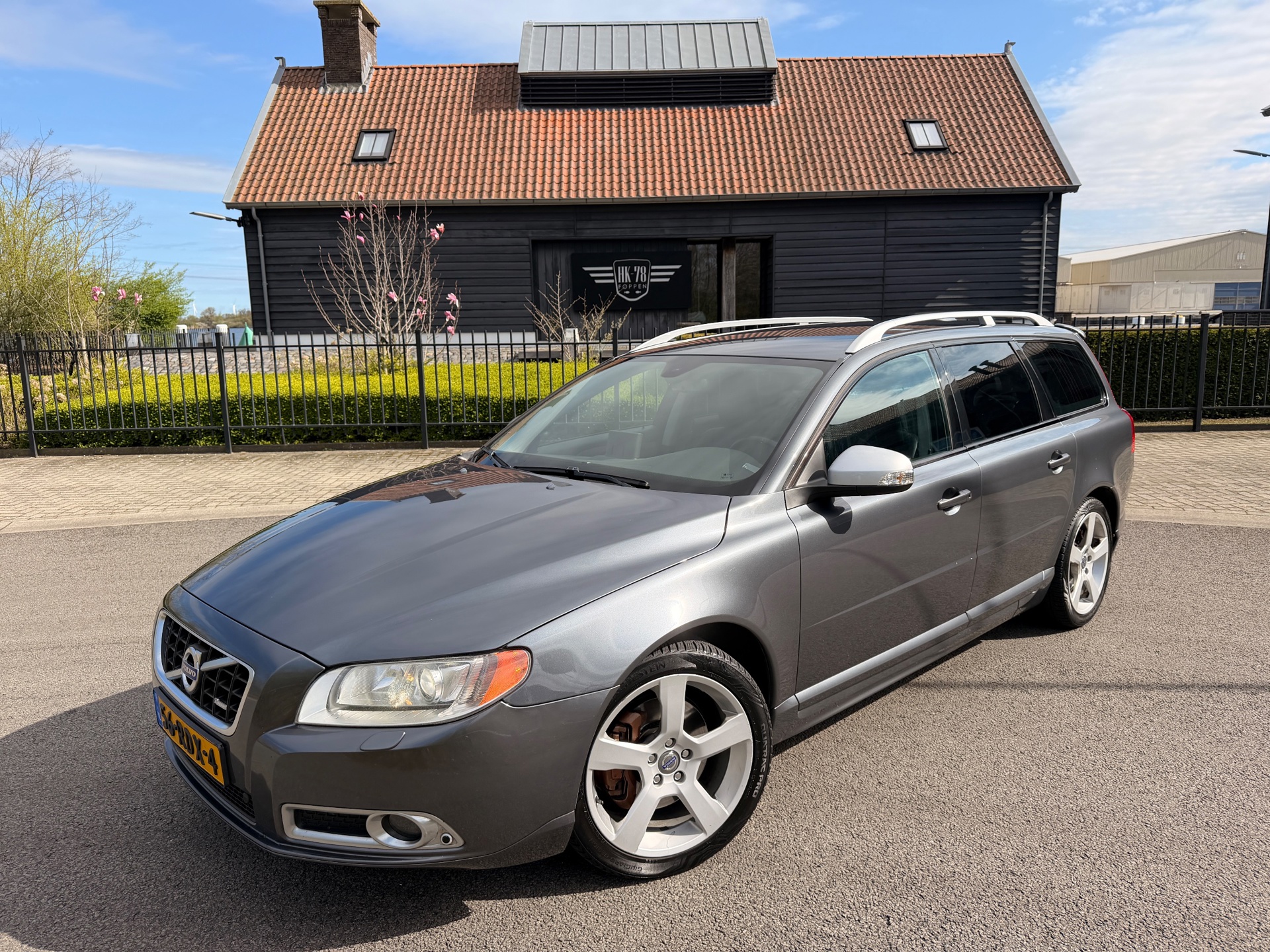 Volvo V70 2.0T R-Edition 200PK AUTOMAAT LEER NAVI XENON 2011 - voorkant