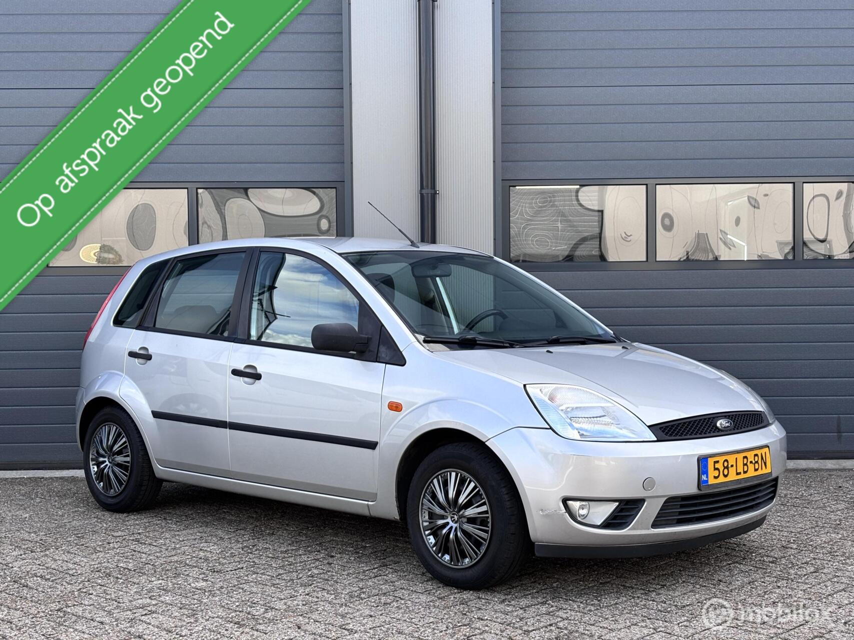 Ford Fiesta 1.4 TDCi Ambiente AIRCO / 5 DRS 2002 - voorkant