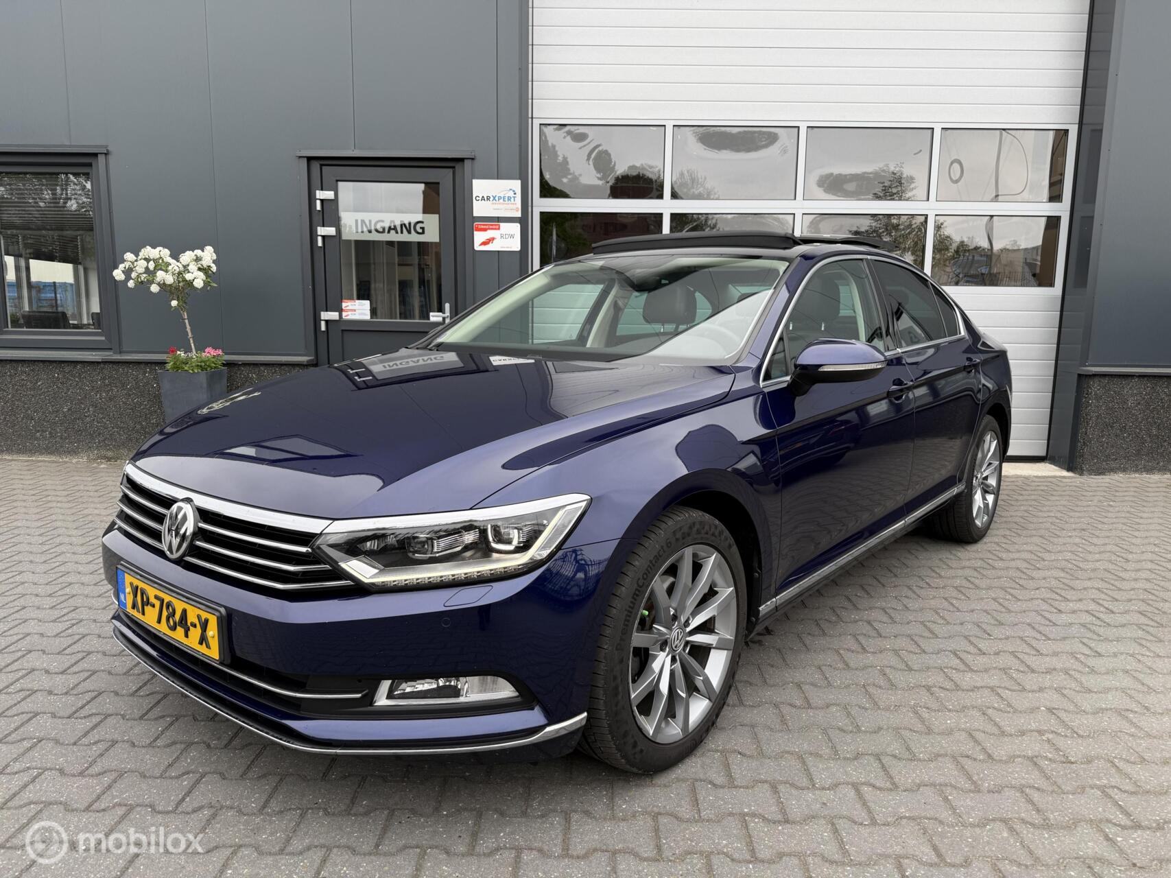 Volkswagen Passat 1.5 TSI Highline / DSG / Pano 2019 - voorkant