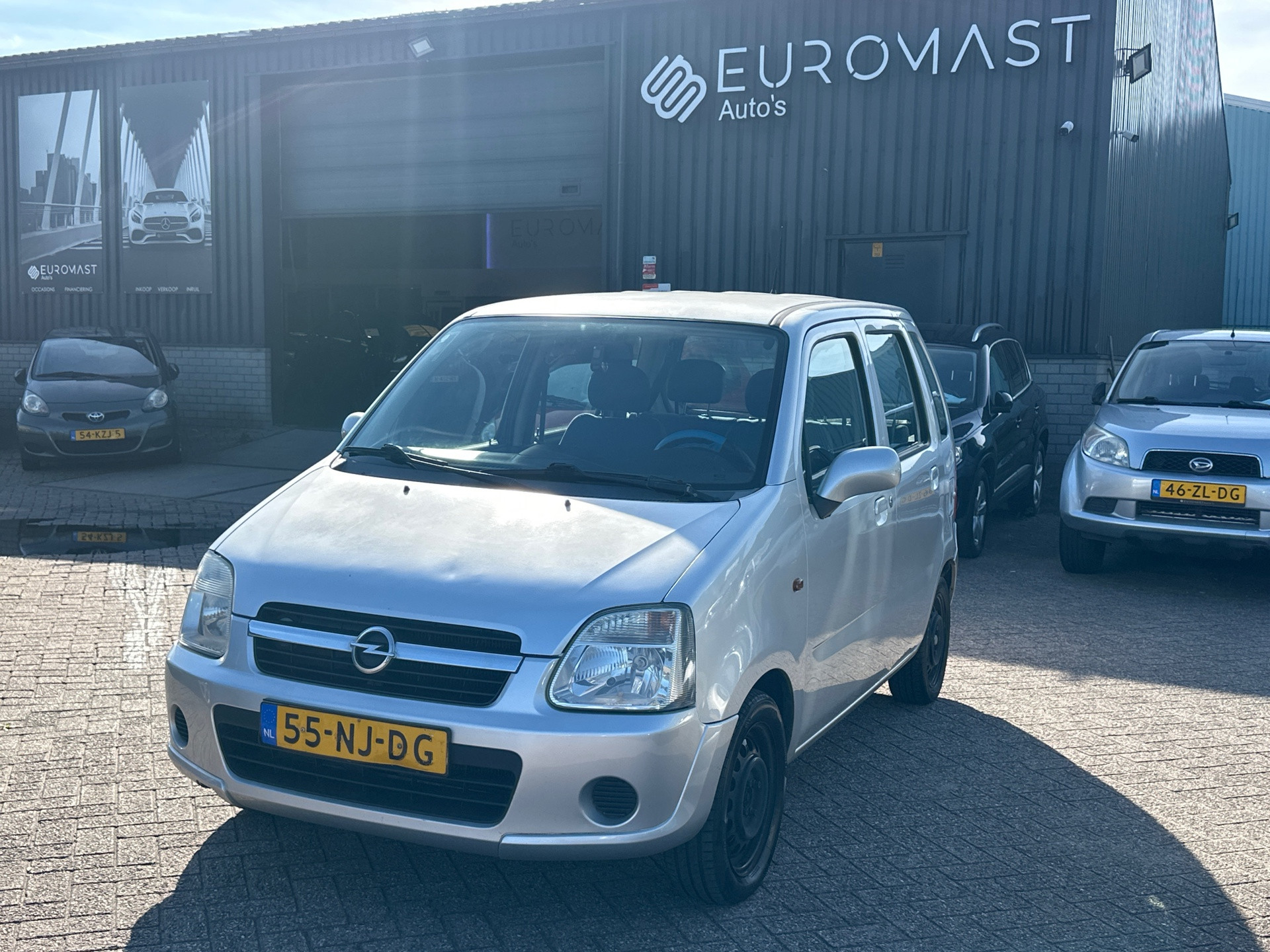 Opel Agila 1.2-16V Enjoy Nieuw apk 2003 - voorkant