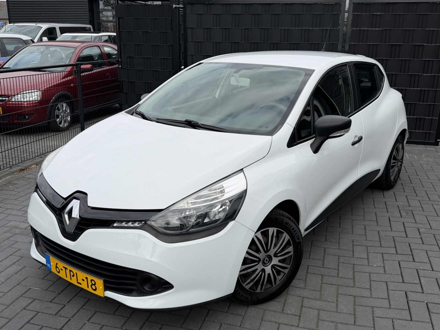 Renault Clio 0.9 TCe Authentique| AIRCO| CRUISE| TREKHAAK| NAP 2014 - voorkant