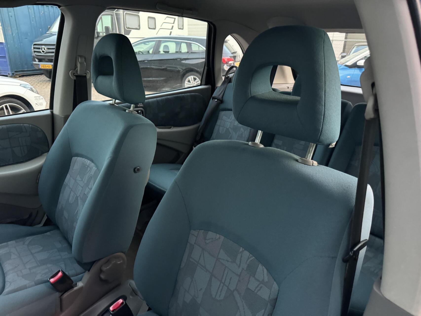 Foto van Nissan Nissan Almera Tino