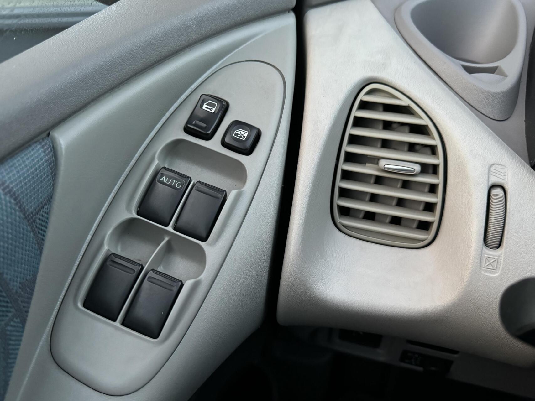 Foto van Nissan Nissan Almera Tino