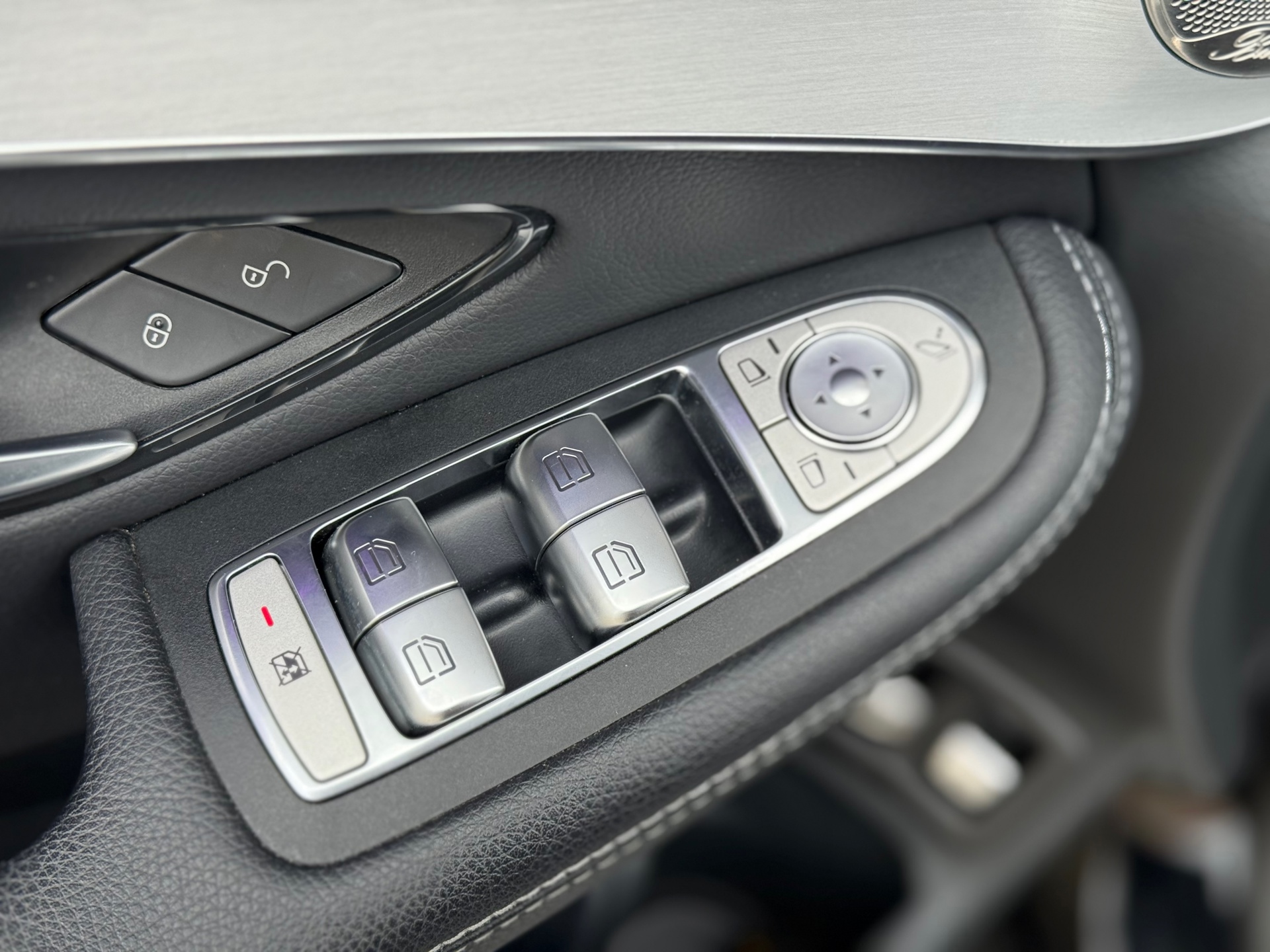 Foto van Mercedes-Benz GLC 300 E 4Matic